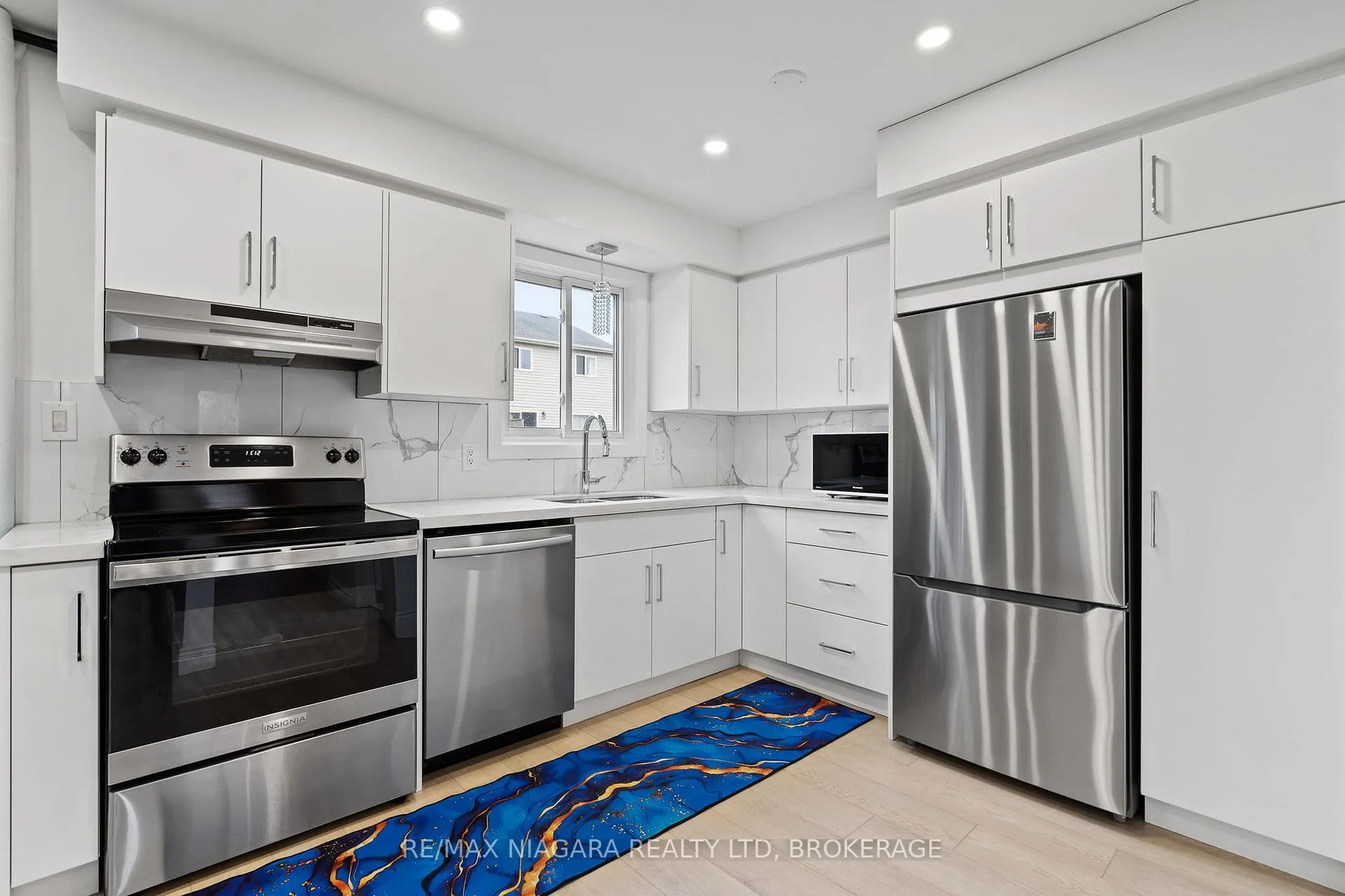 Photo 10 of 93 Stoney Brook Crescent, St. Catharines, Grapeview — HOMEH