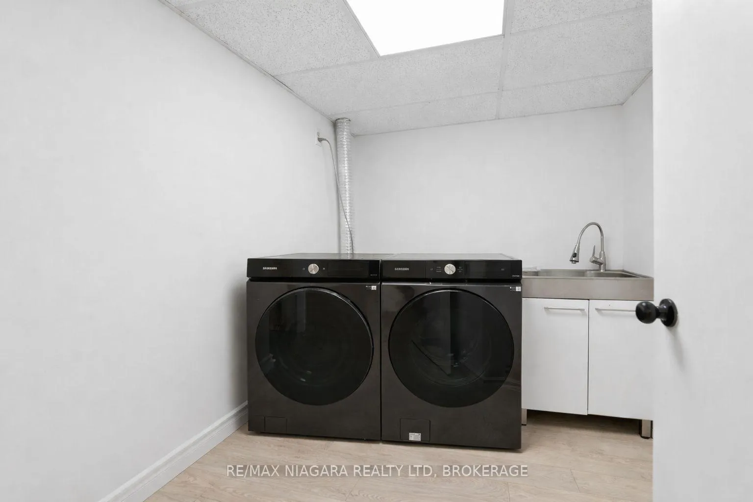 Photo 23 of 93 Stoney Brook Crescent, St. Catharines, Grapeview — HOMEH