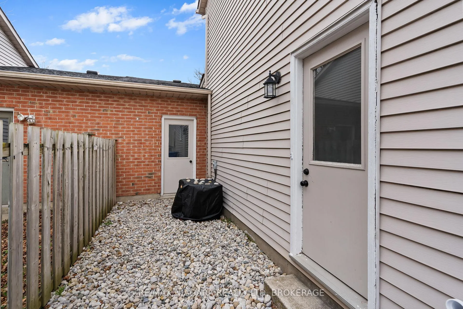 Photo 25 of 93 Stoney Brook Crescent, St. Catharines, Grapeview — HOMEH