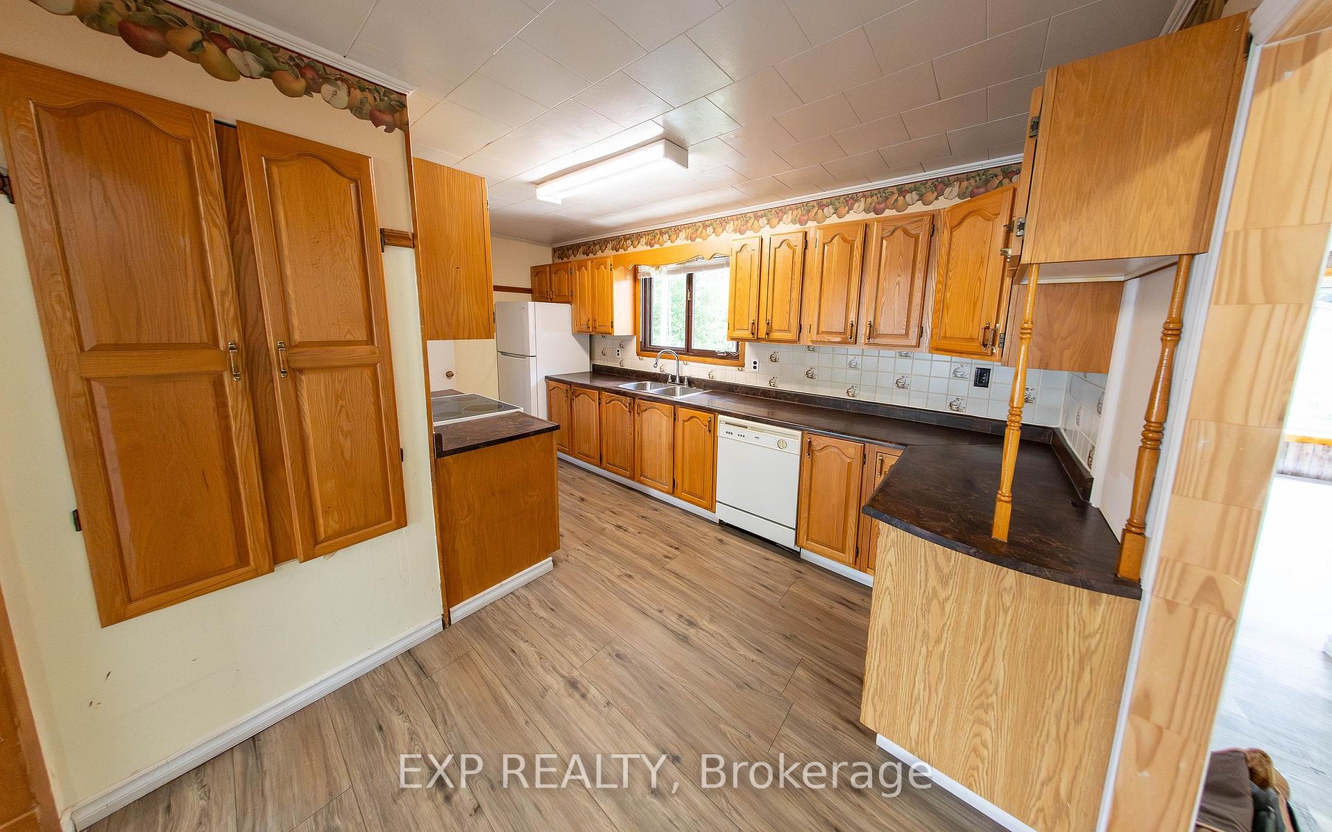 Photo 9 of 84 Kenyon Street E, North Glengarry, Alexandria — HOMEH