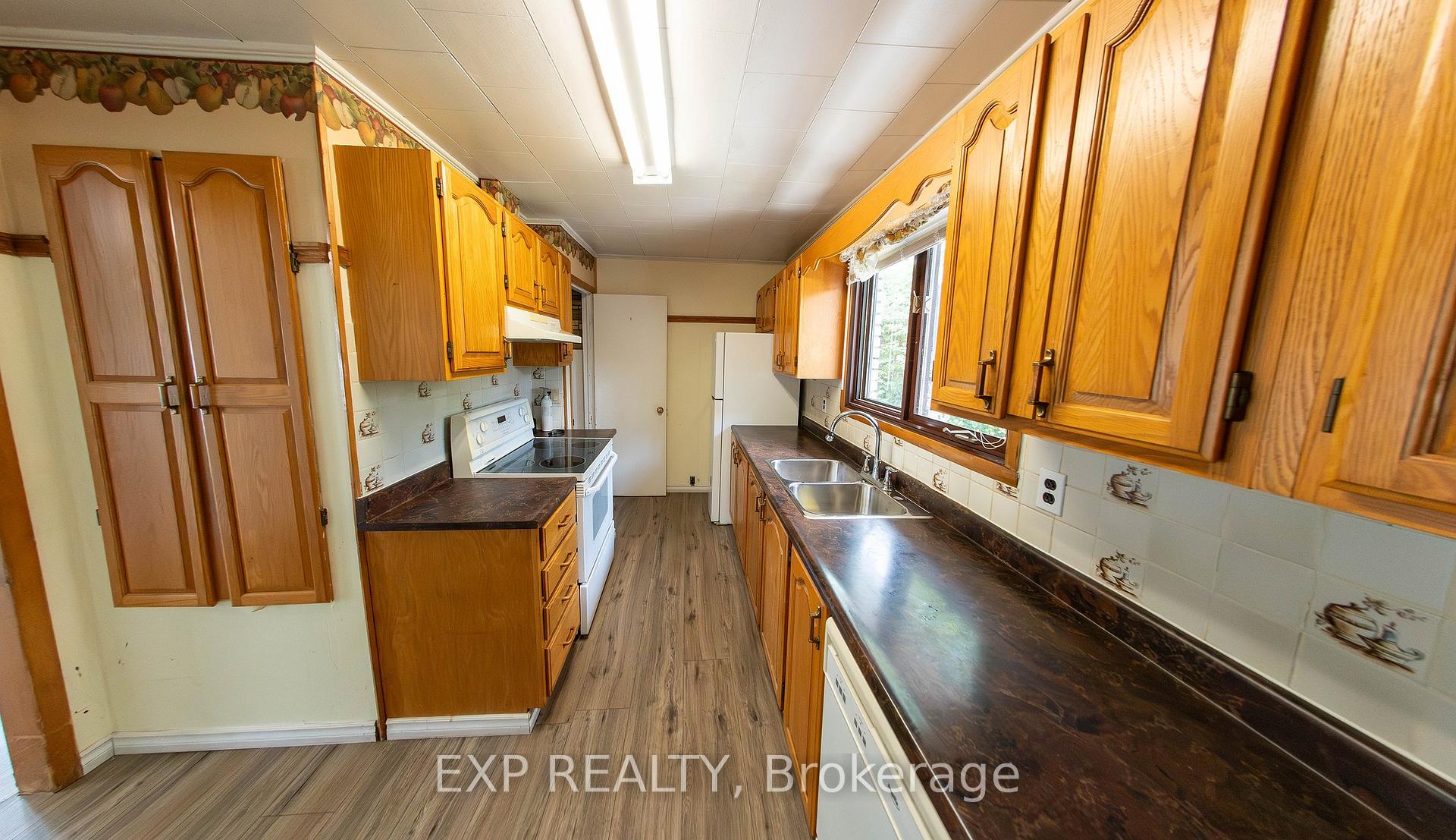 Photo 10 of 84 Kenyon Street E, North Glengarry, Alexandria — HOMEH