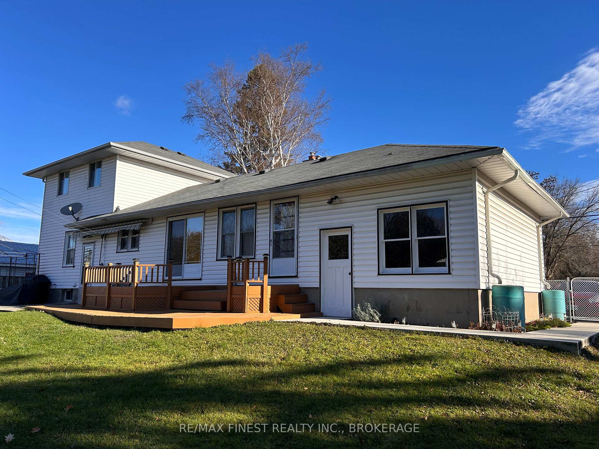 Photo 3 of 1869 Sydenham Road, Kingston, City North of 401 — HOMEH