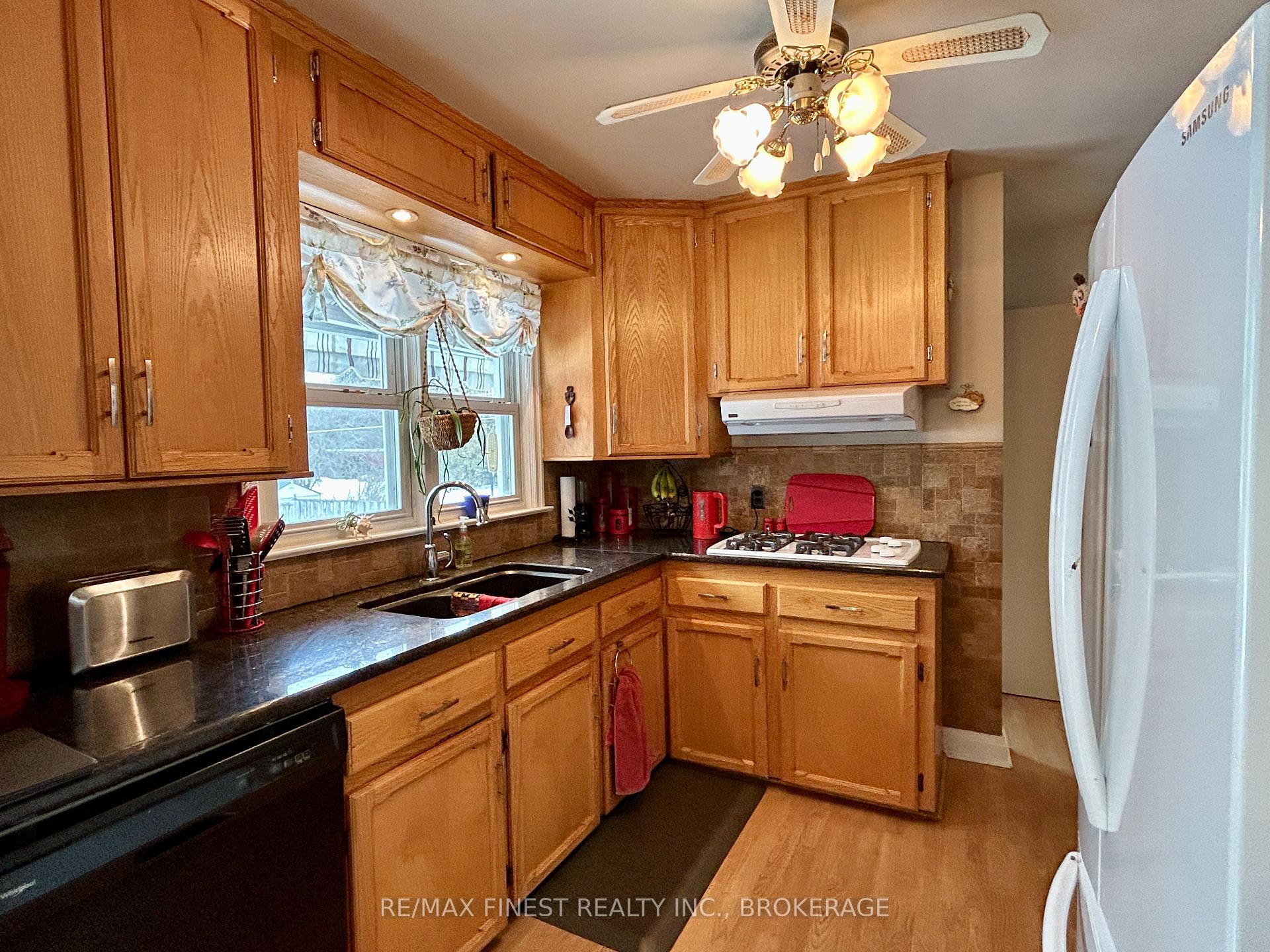 Photo 10 of 1869 Sydenham Road, Kingston, City North of 401 — HOMEH