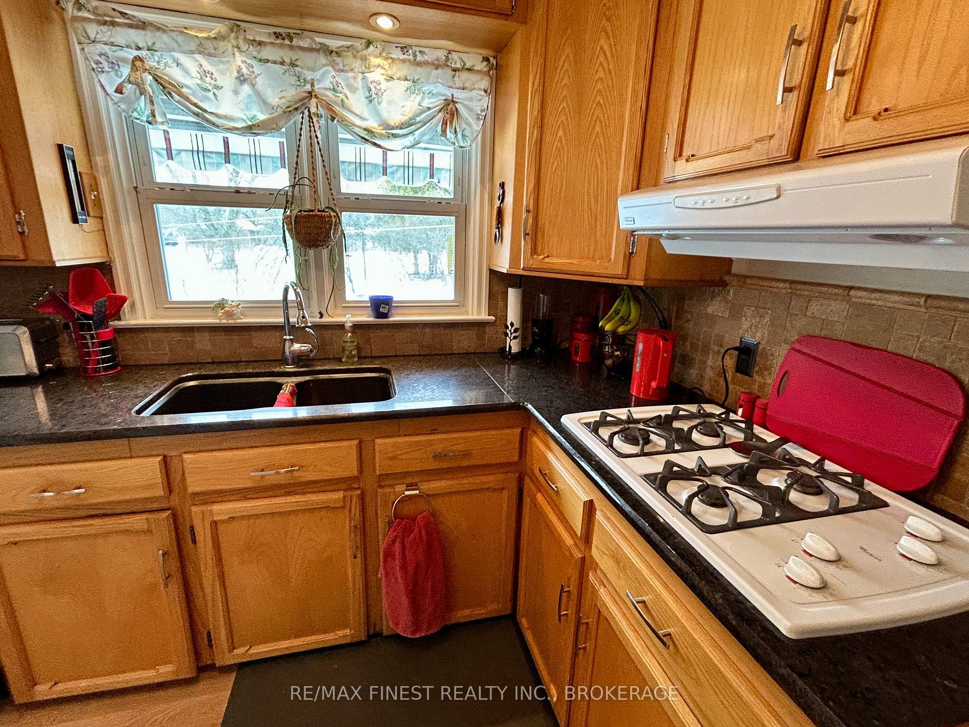 Photo 11 of 1869 Sydenham Road, Kingston, City North of 401 — HOMEH