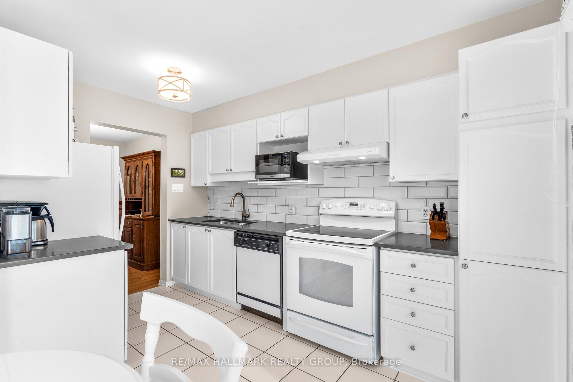 Photo 11 of 1567 Cedar Mills Road, Ottawa, Chateauneuf — HOMEH