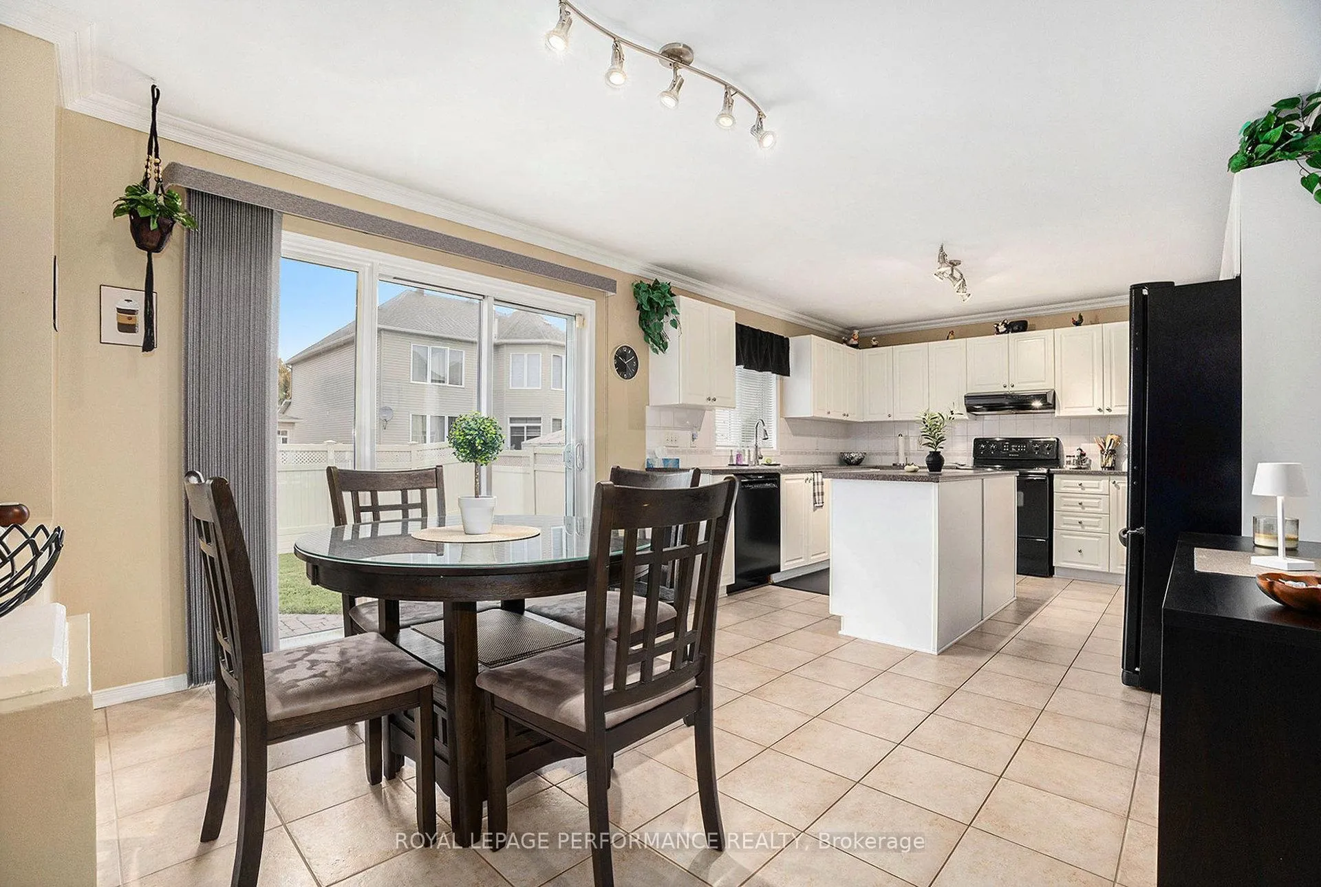 Photo 12 of 619 Chardonnay Drive, Ottawa, Avalon East — HOMEH