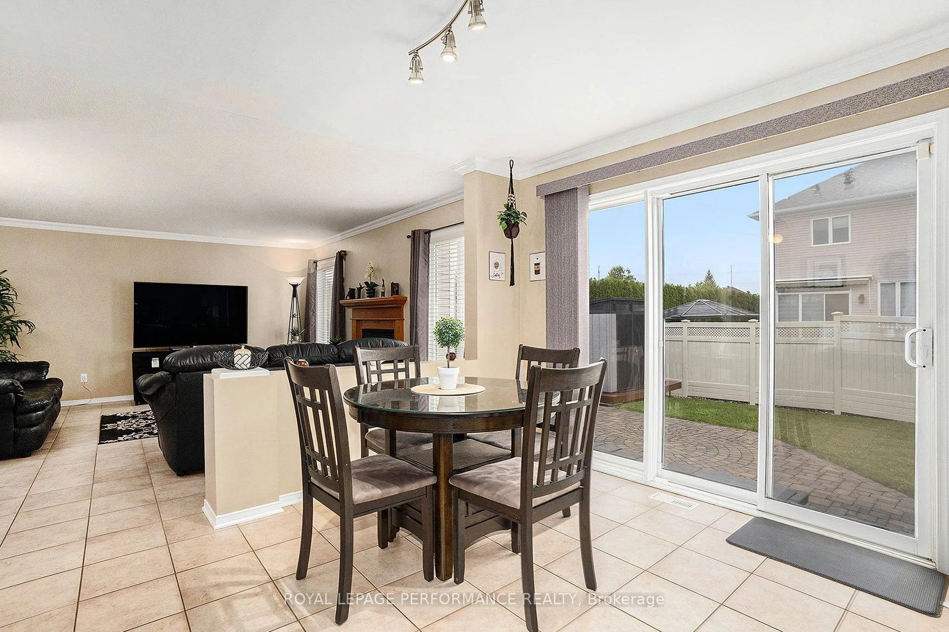 Photo 13 of 619 Chardonnay Drive, Ottawa, Avalon East — HOMEH