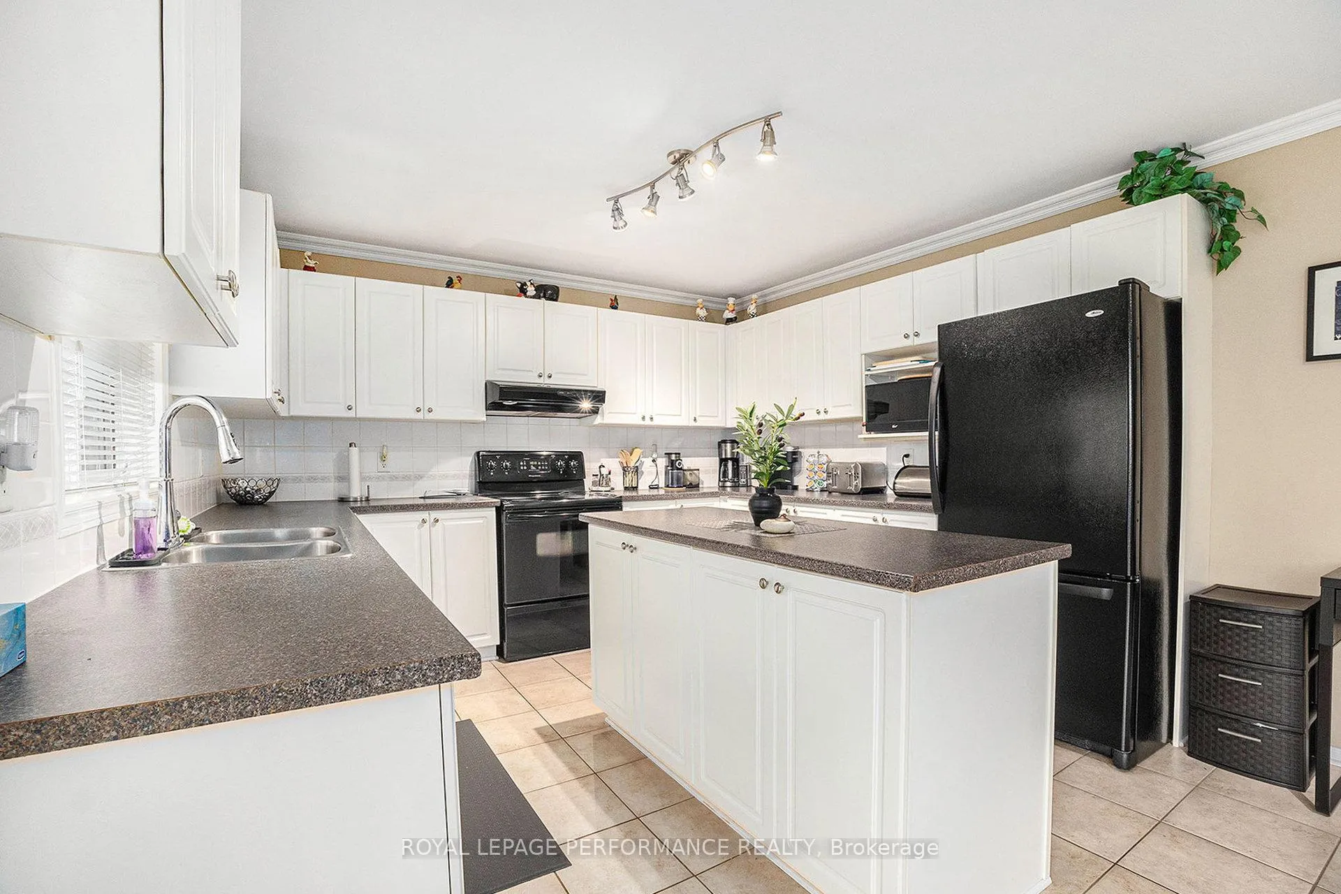 Photo 14 of 619 Chardonnay Drive, Ottawa, Avalon East — HOMEH