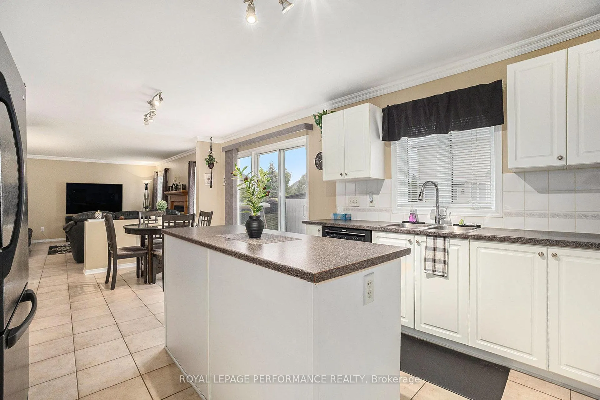 Photo 16 of 619 Chardonnay Drive, Ottawa, Avalon East — HOMEH