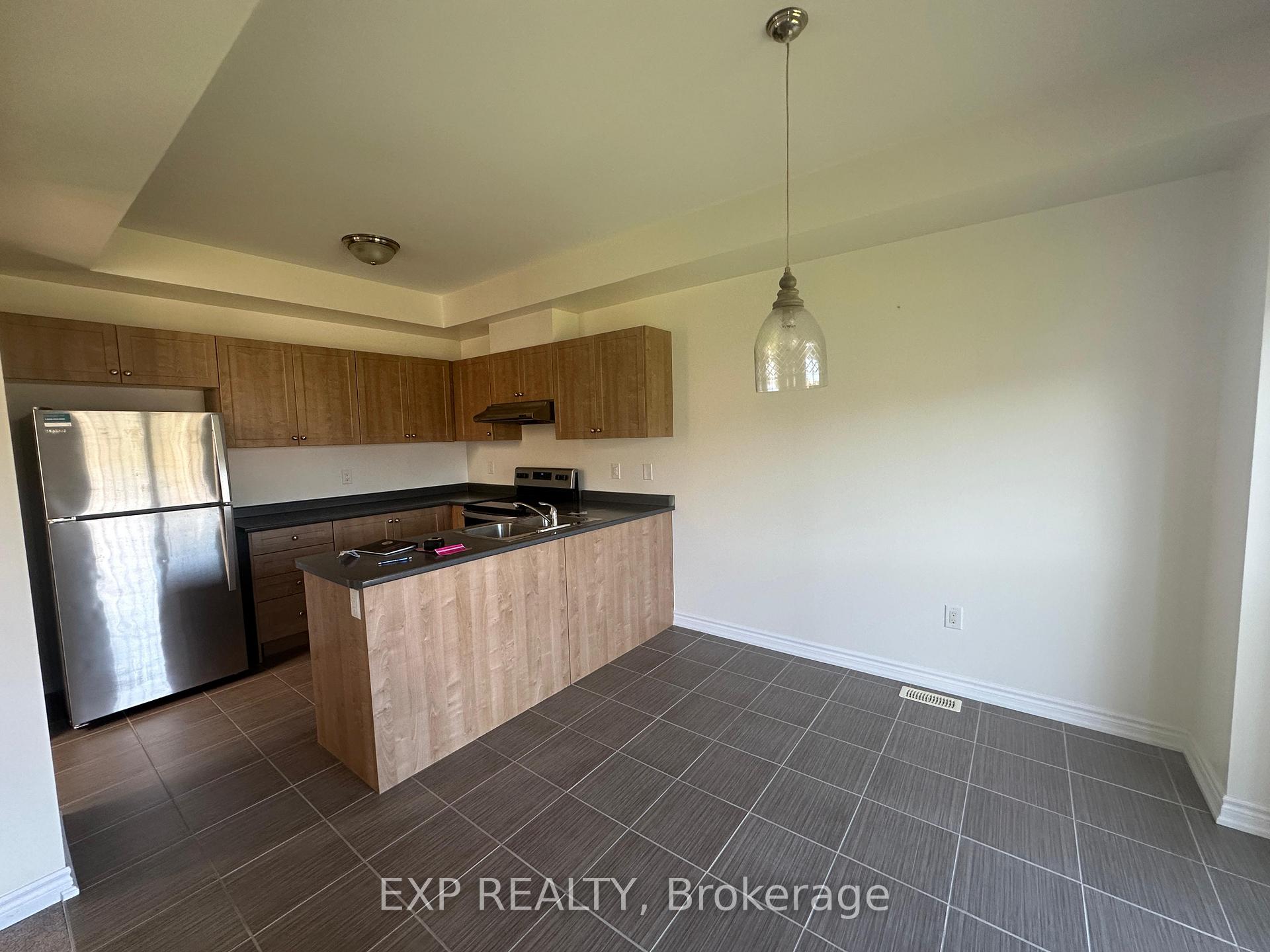 Photo 4 of 208 Isabella Drive, Orillia — HOMEH