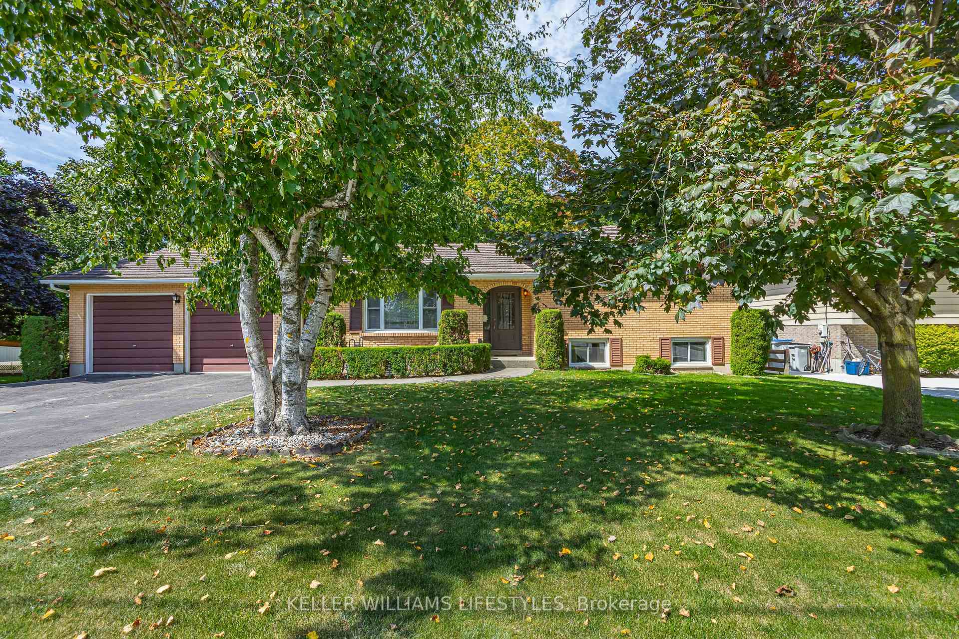 Photo 3 of 195 Queen Street, North Middlesex, Ailsa Craig — HOMEH