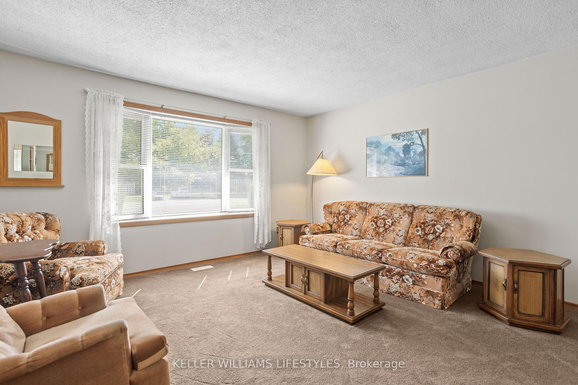 Photo 7 of 195 Queen Street, North Middlesex, Ailsa Craig — HOMEH