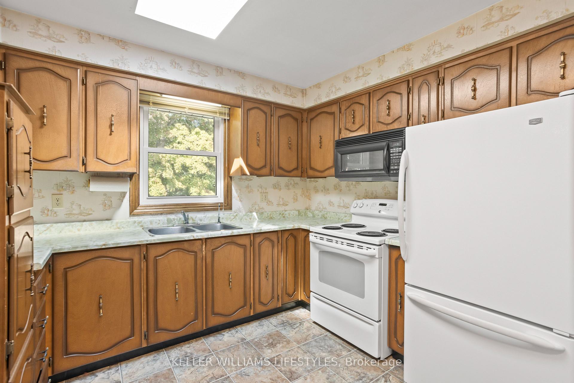 Photo 13 of 195 Queen Street, North Middlesex, Ailsa Craig — HOMEH