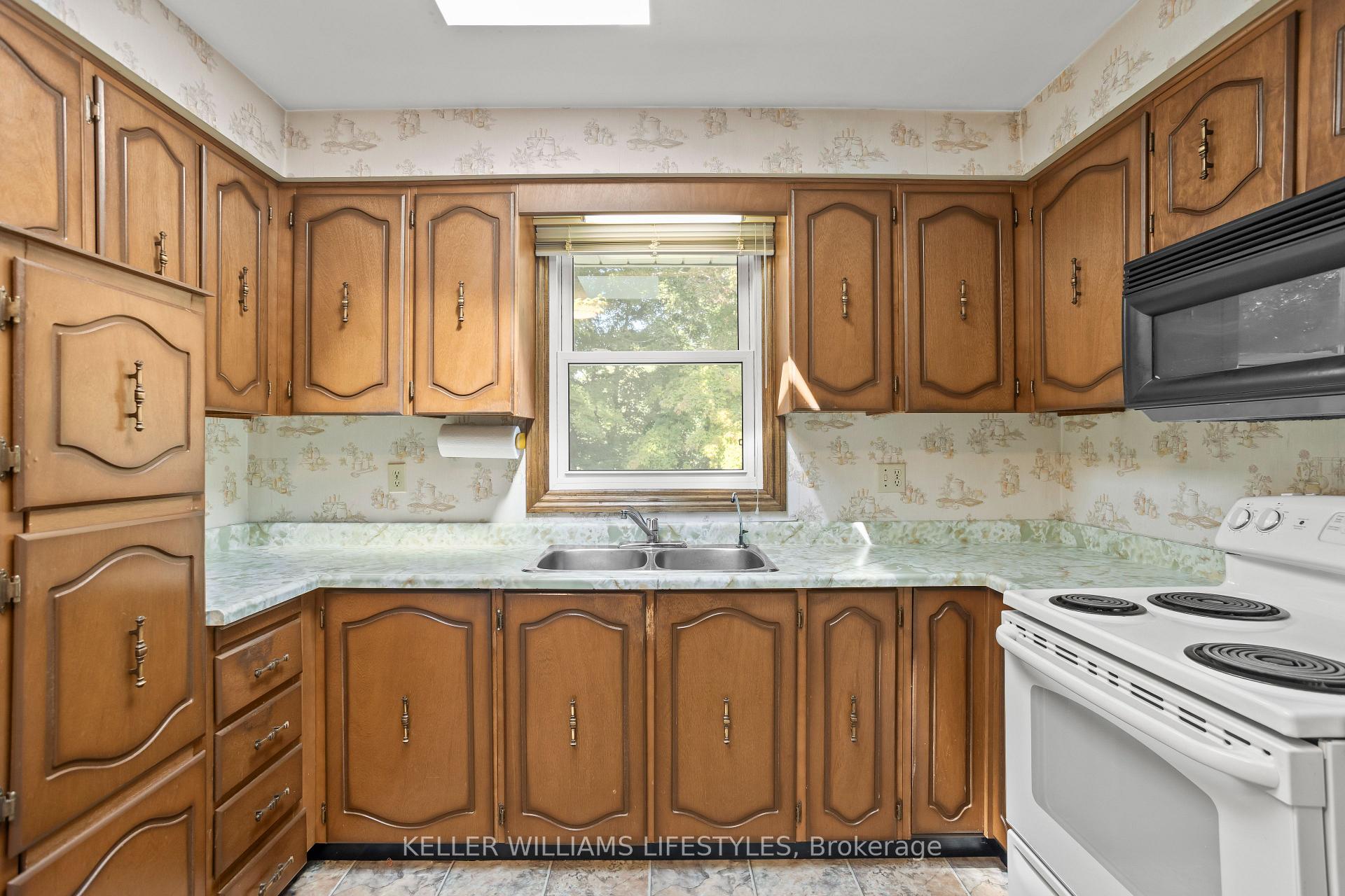 Photo 14 of 195 Queen Street, North Middlesex, Ailsa Craig — HOMEH