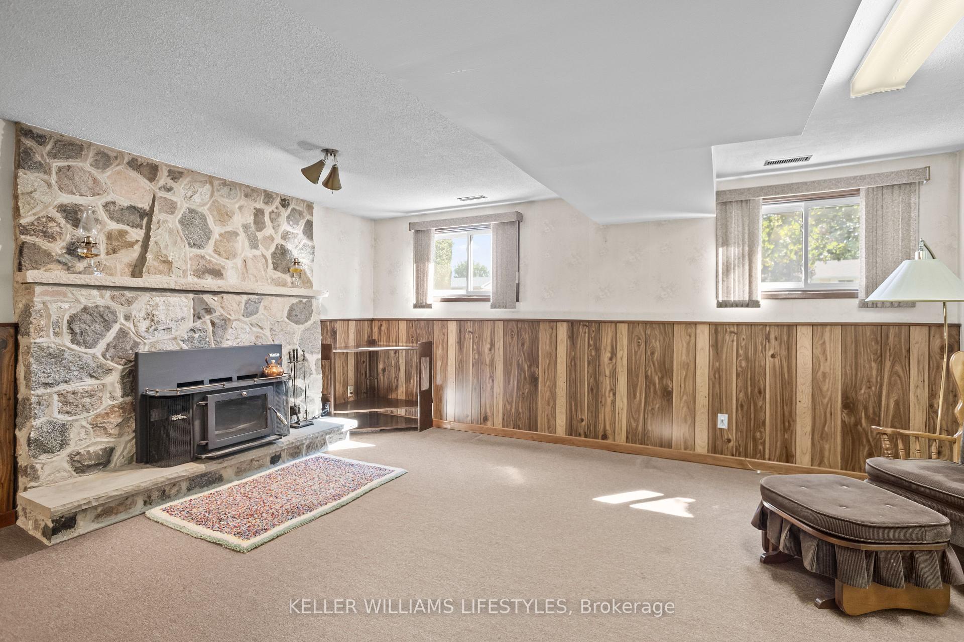 Photo 22 of 195 Queen Street, North Middlesex, Ailsa Craig — HOMEH