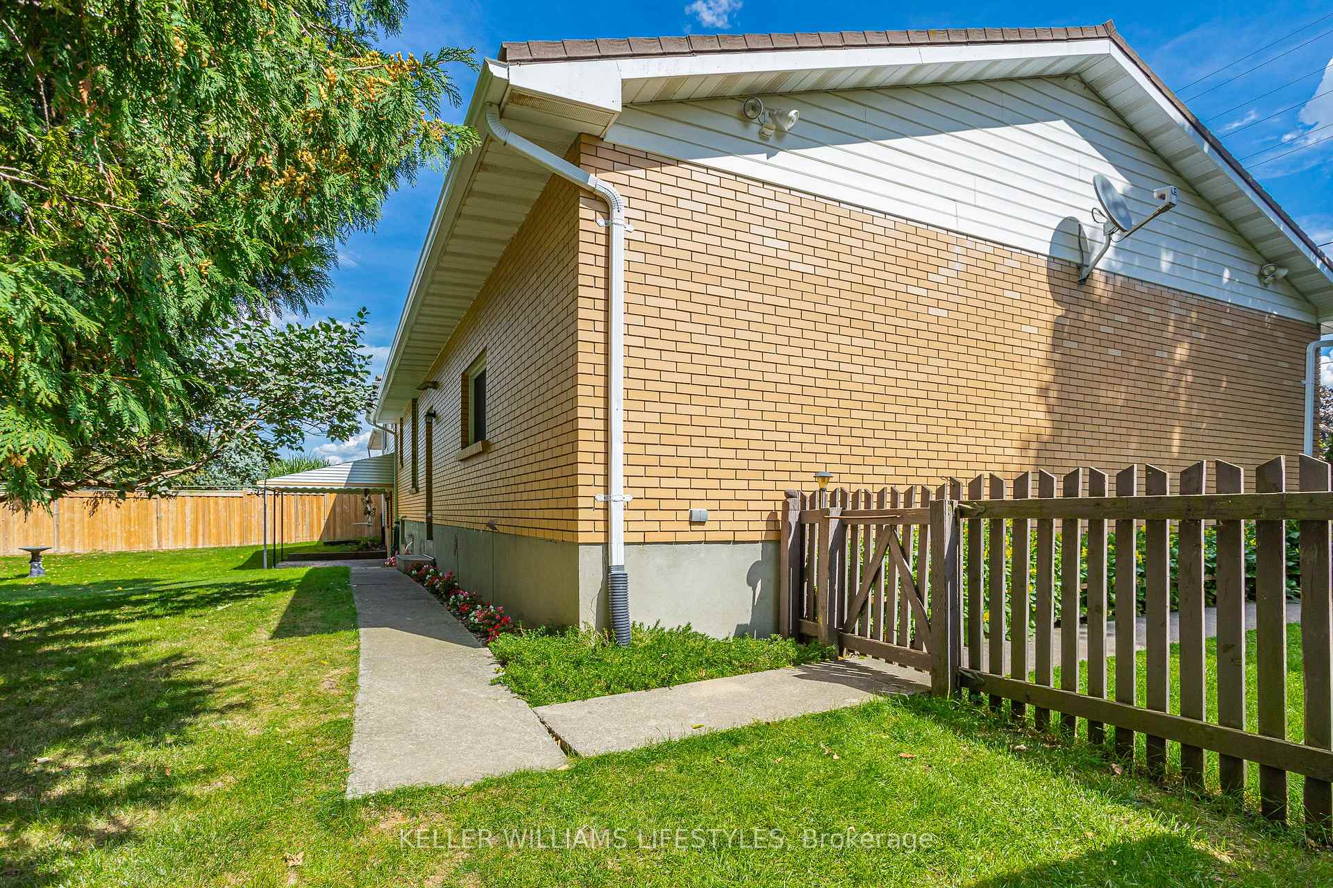 Photo 34 of 195 Queen Street, North Middlesex, Ailsa Craig — HOMEH