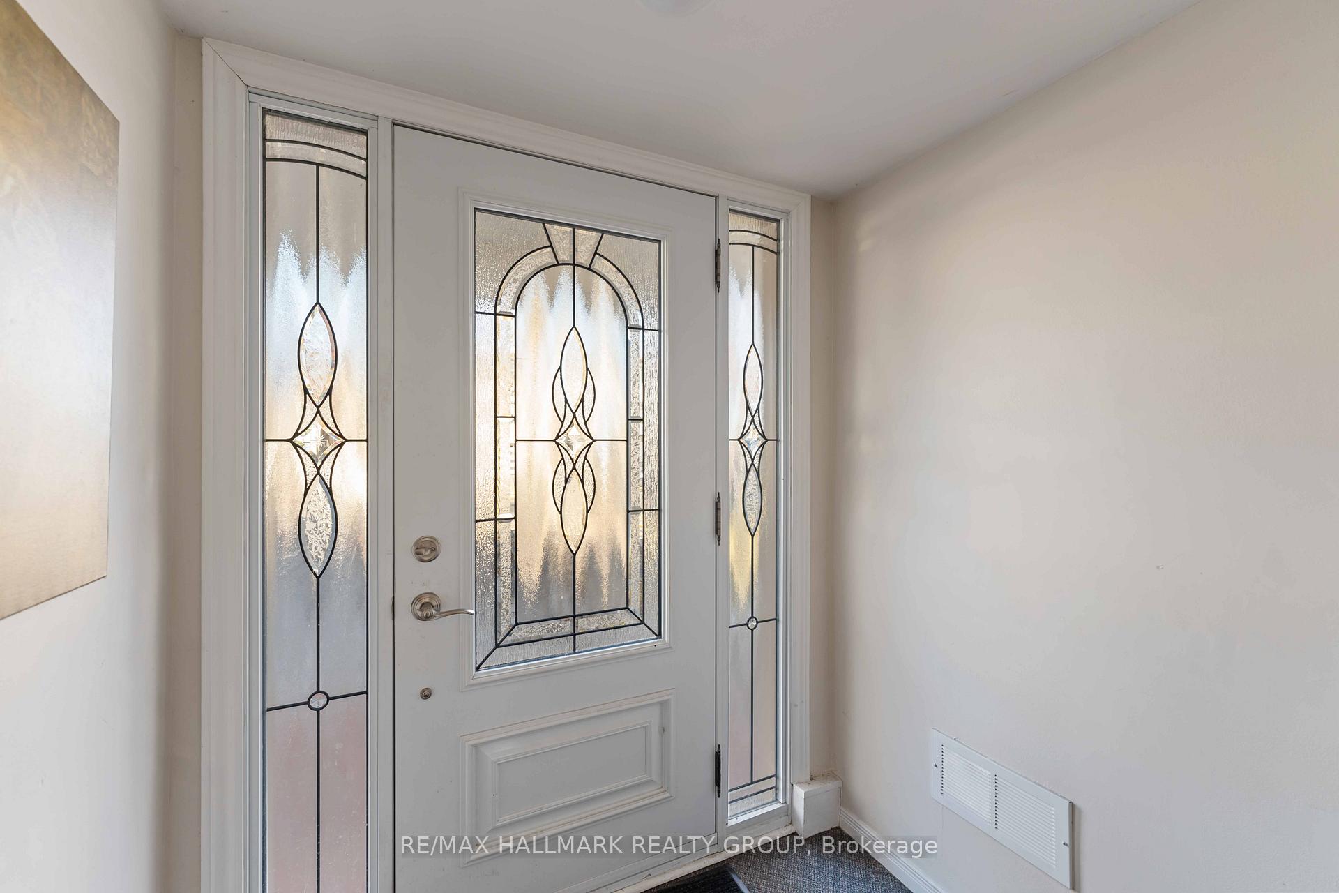 Photo 2 of 732 Morin Street, Ottawa, Castle Heights — HOMEH