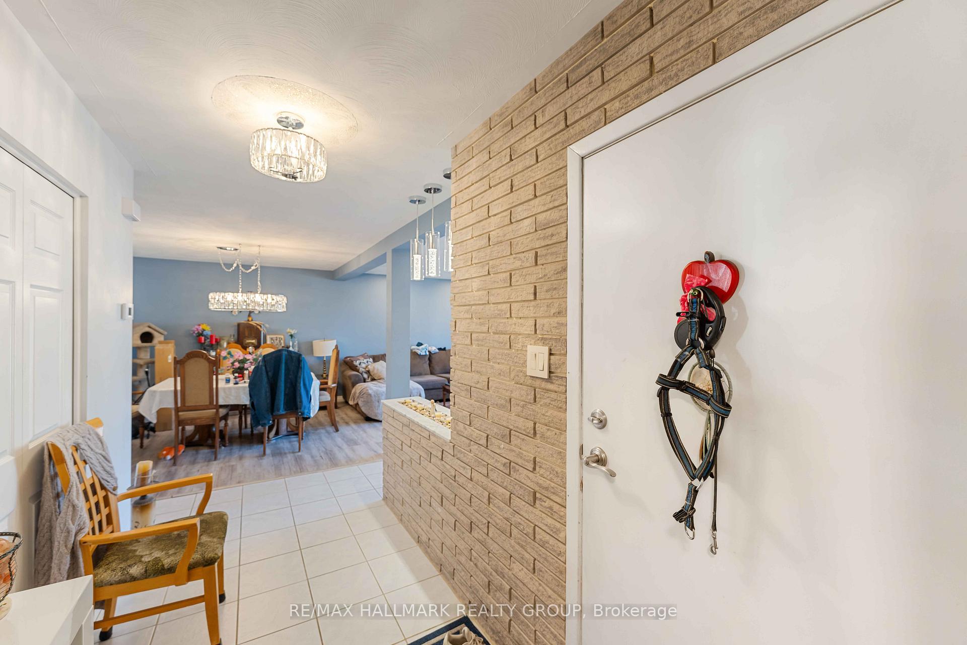 Photo 4 of 732 Morin Street, Ottawa, Castle Heights — HOMEH