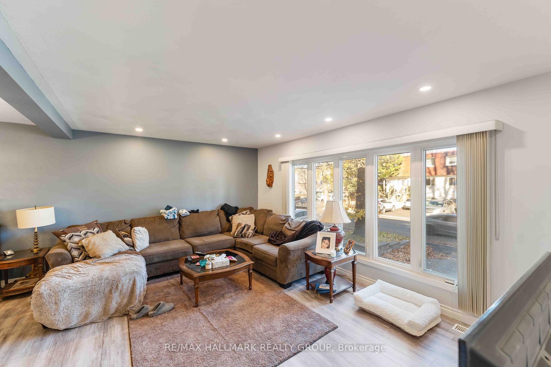 Photo 5 of 732 Morin Street, Ottawa, Castle Heights — HOMEH