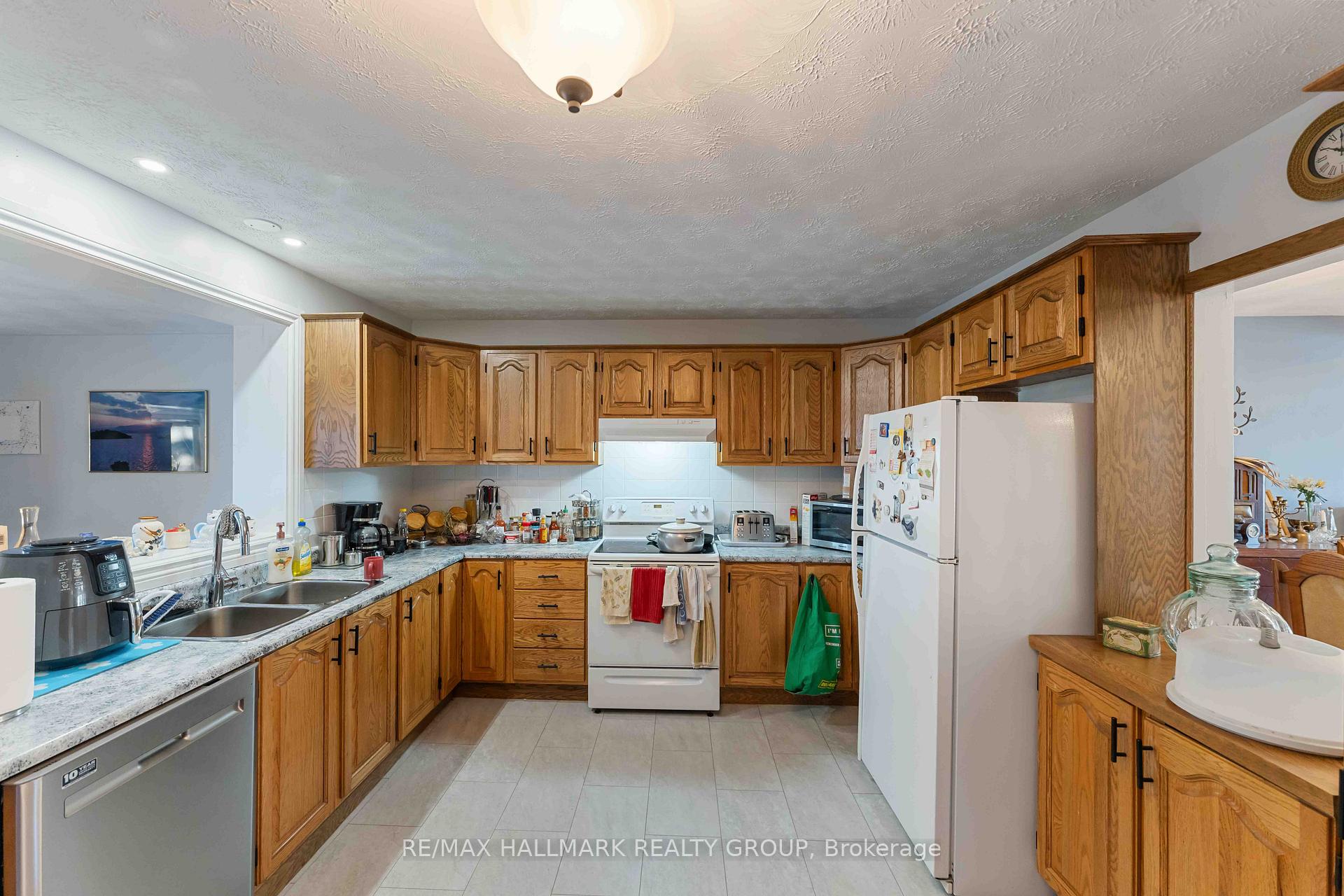 Photo 8 of 732 Morin Street, Ottawa, Castle Heights — HOMEH