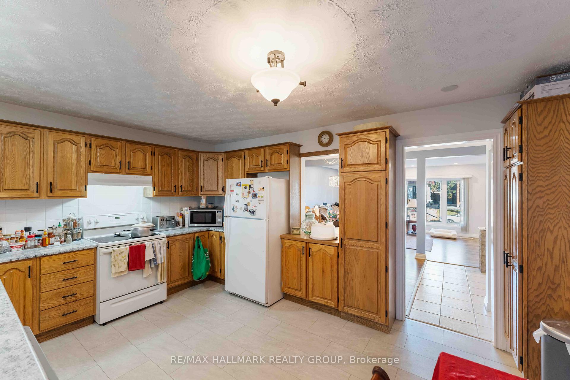 Photo 9 of 732 Morin Street, Ottawa, Castle Heights — HOMEH