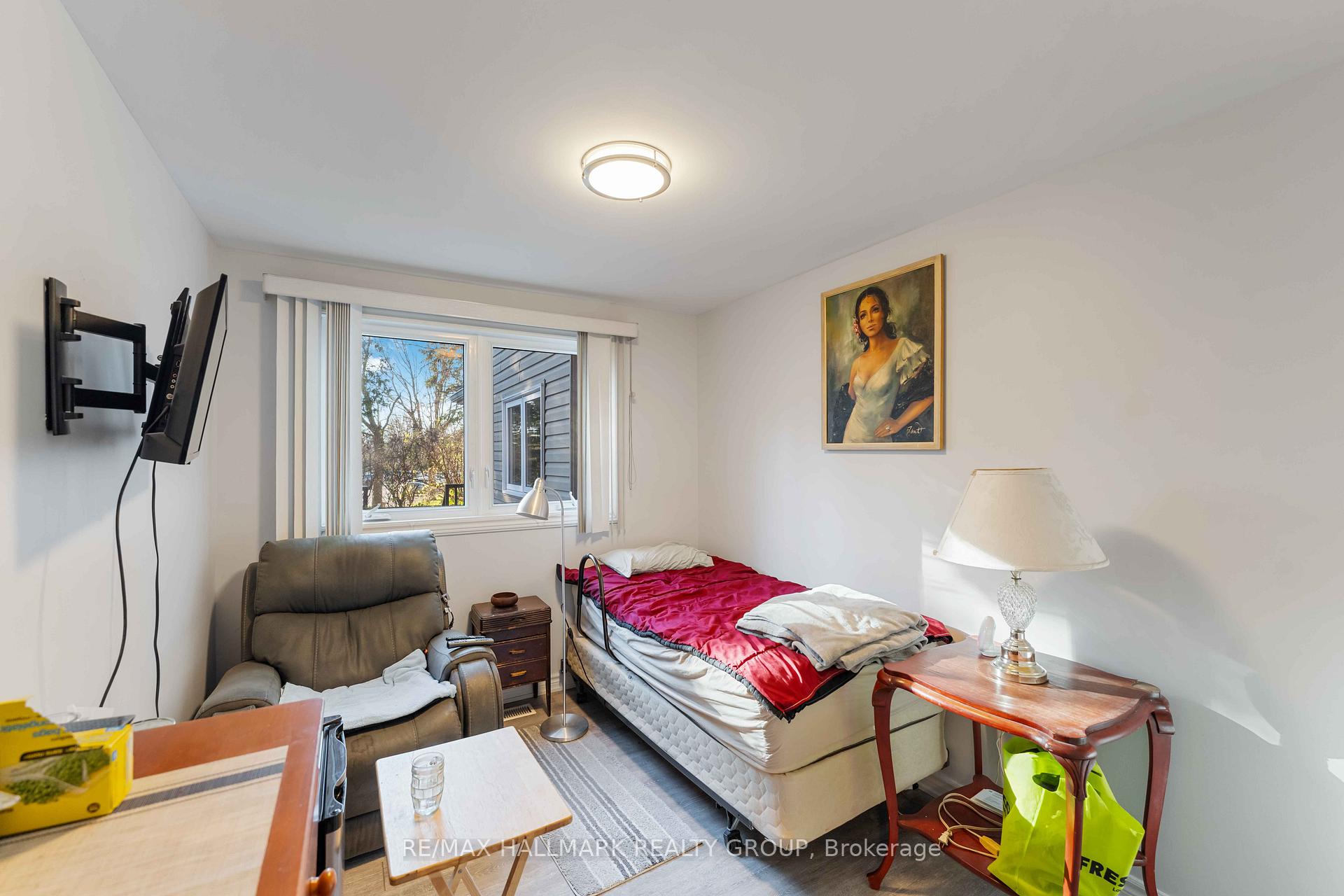 Photo 13 of 732 Morin Street, Ottawa, Castle Heights — HOMEH