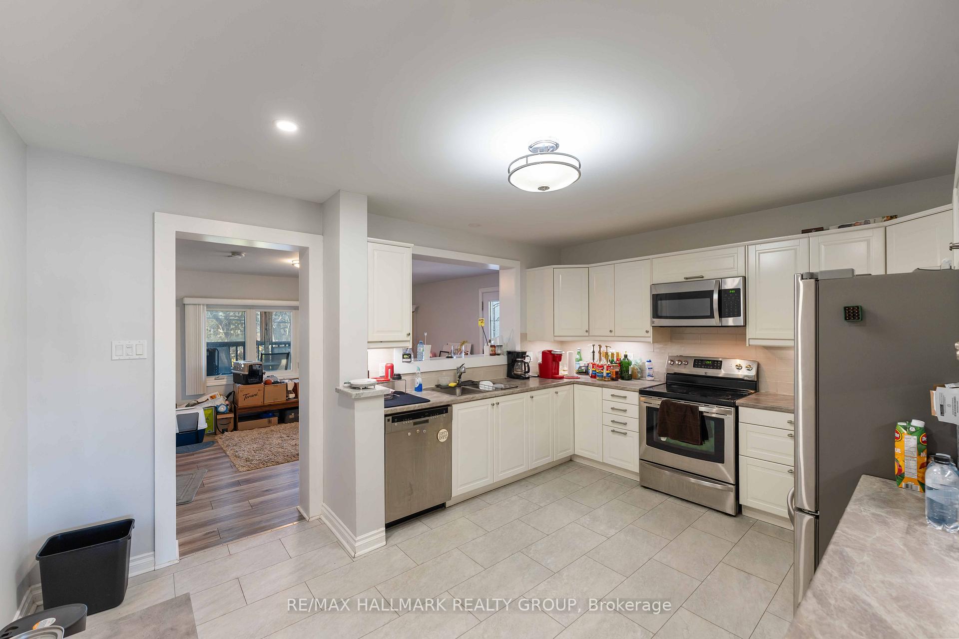 Photo 17 of 732 Morin Street, Ottawa, Castle Heights — HOMEH