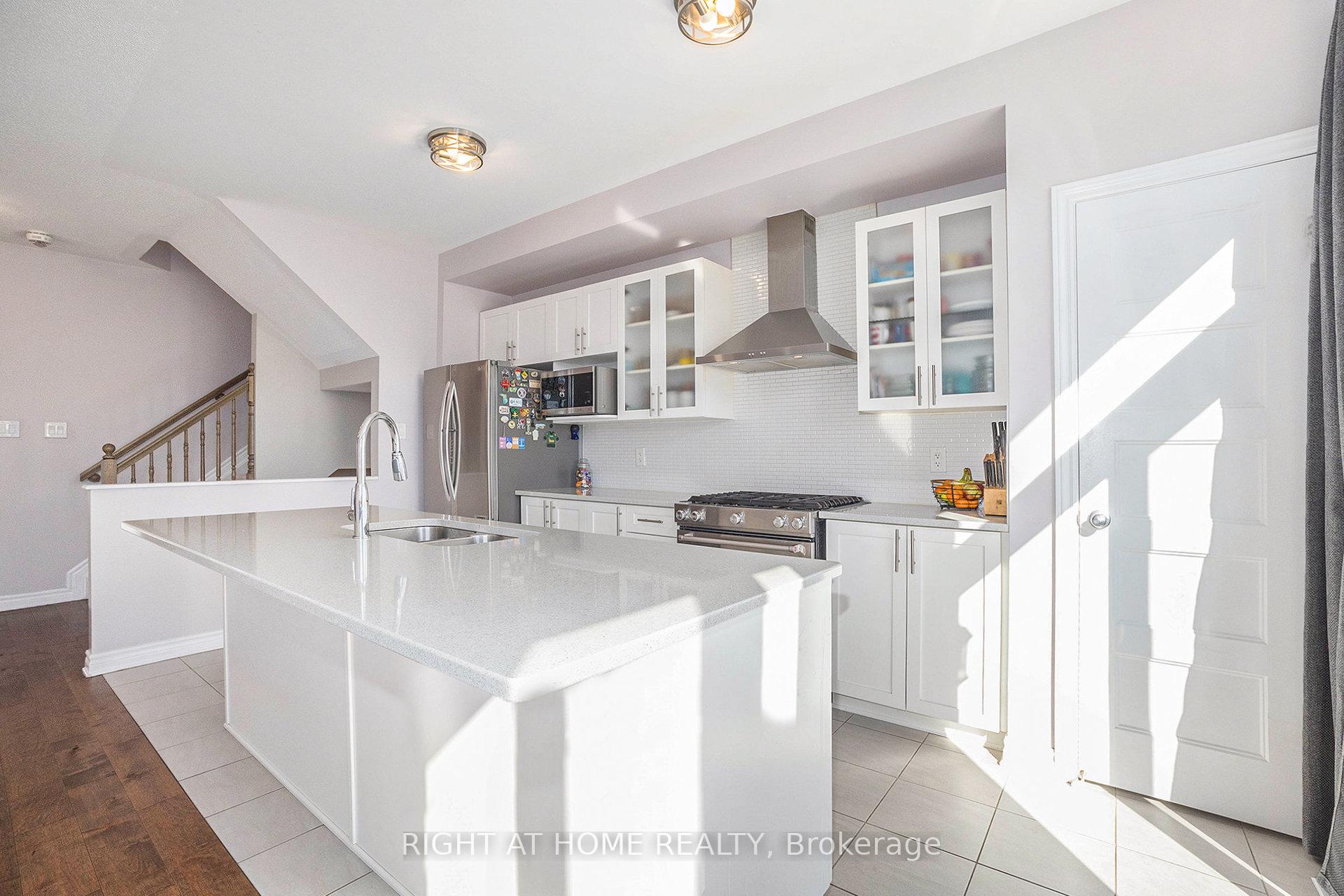 Photo 13 of 116 Yellowcress Way, Ottawa, Avalon West — HOMEH
