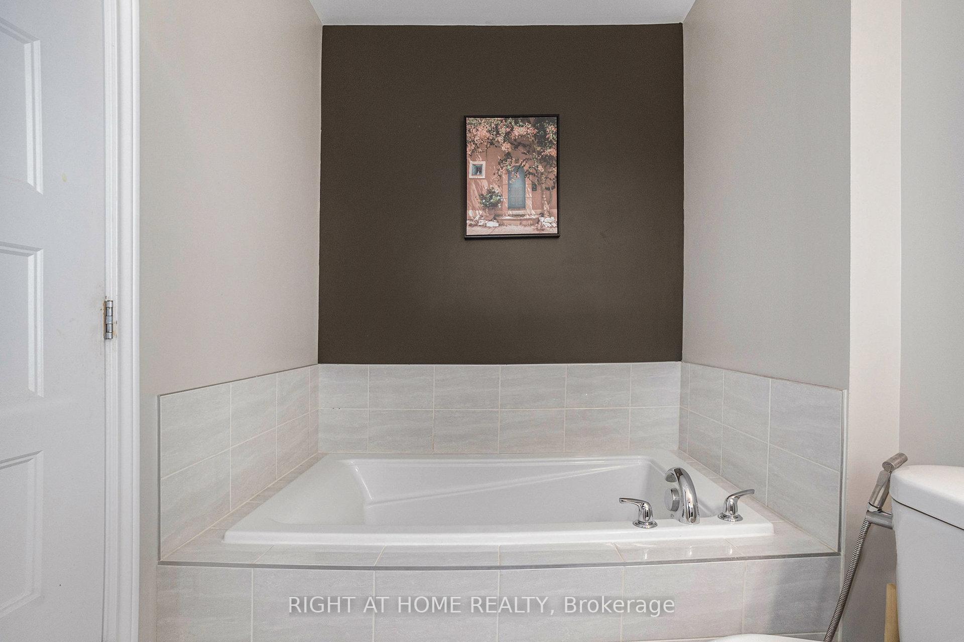 Photo 23 of 116 Yellowcress Way, Ottawa, Avalon West — HOMEH