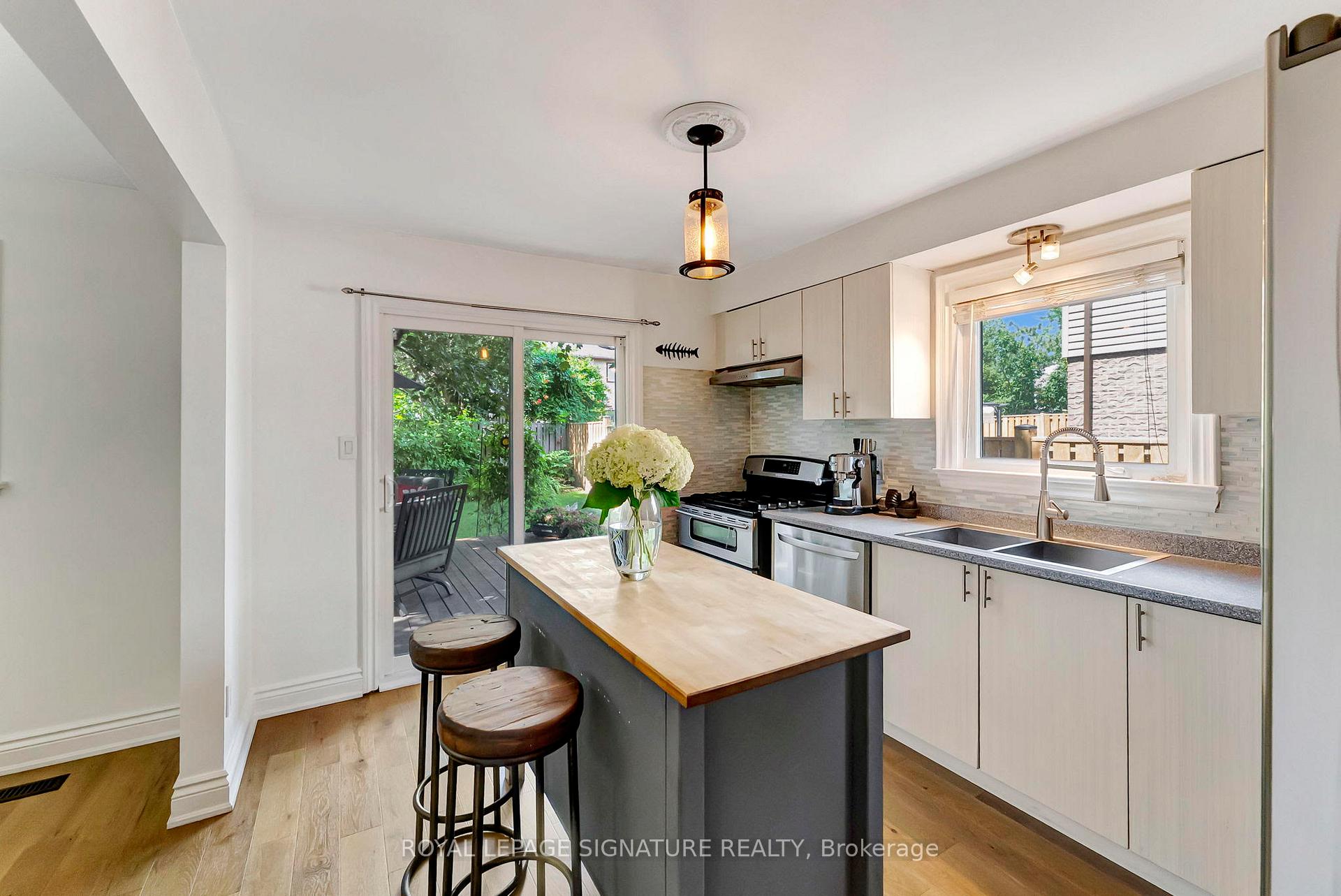 Photo 23 of 873 Laurier Avenue, Milton, Timberlea — HOMEH