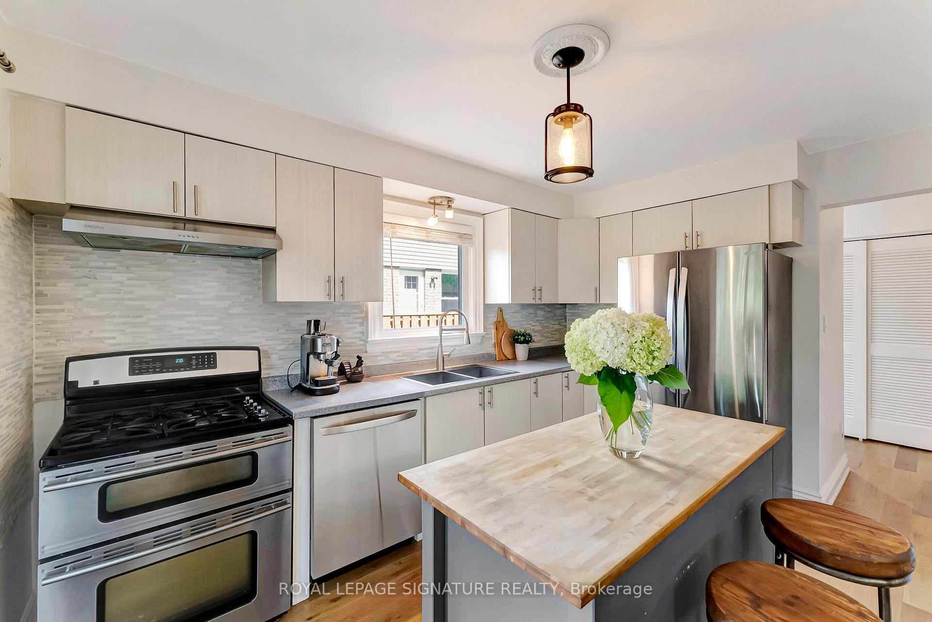 Photo 21 of 873 Laurier Avenue, Milton, Timberlea — HOMEH