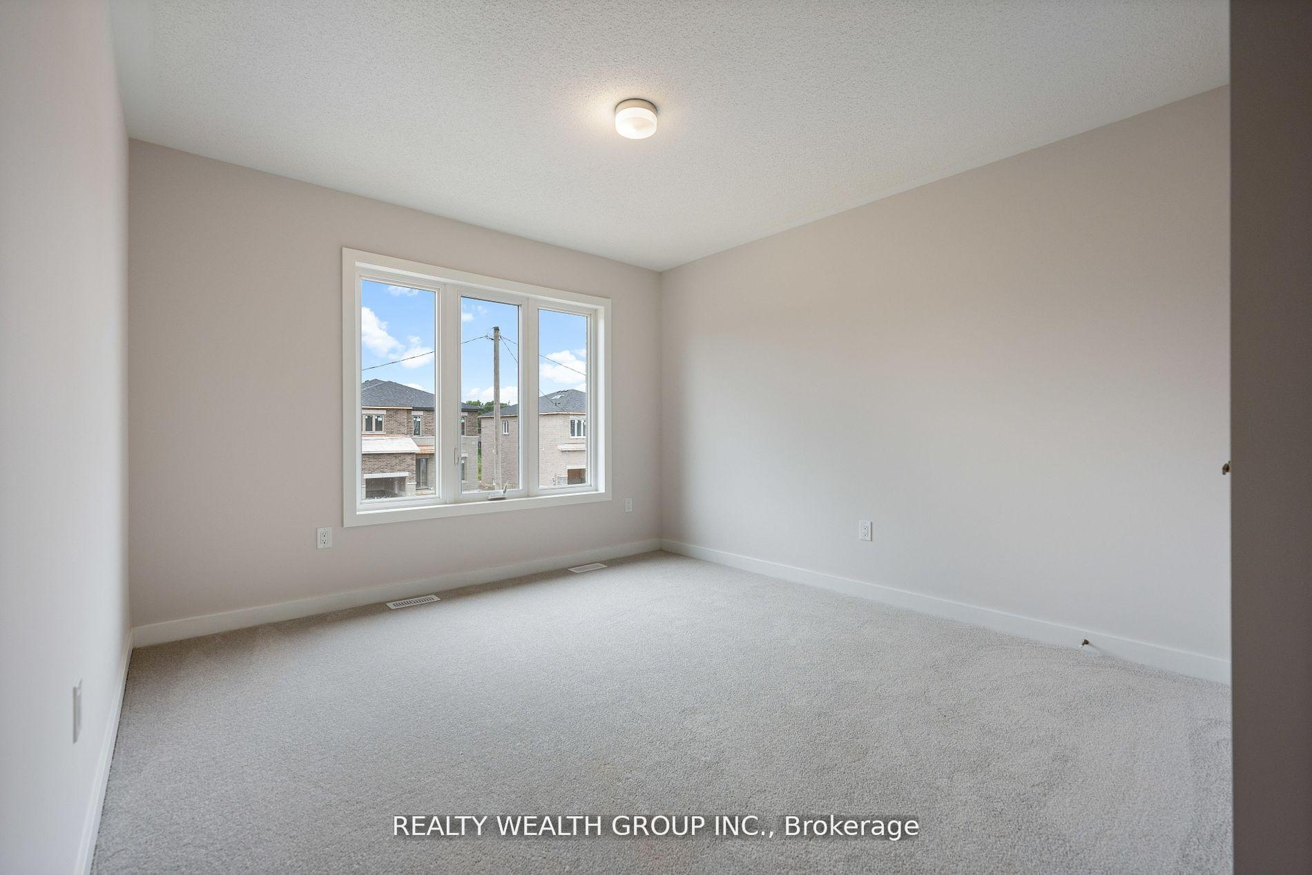 Photo 8 of 18 Tulip Crescent N, Norfolk, Simcoe — HOMEH