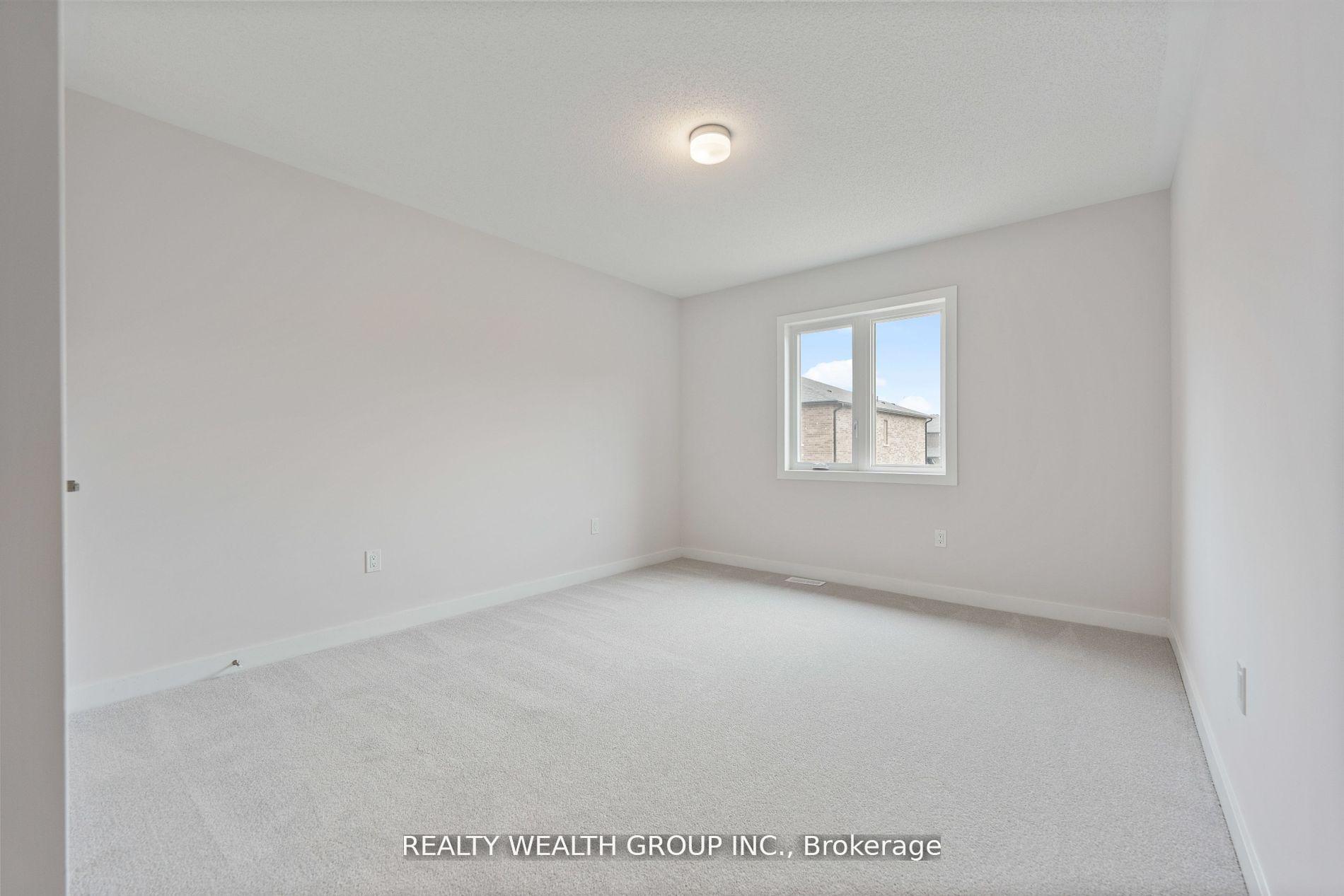 Photo 11 of 18 Tulip Crescent N, Norfolk, Simcoe — HOMEH