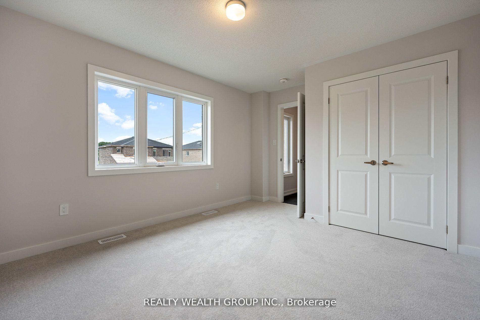Photo 19 of 18 Tulip Crescent N, Norfolk, Simcoe — HOMEH
