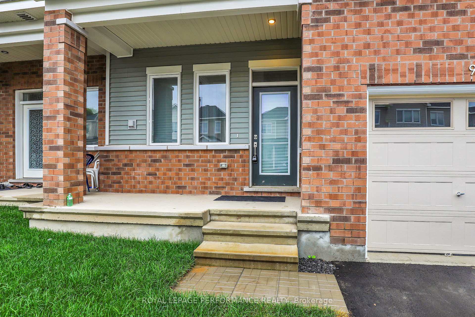 Photo 4 of 94 Pizzicato Street, Ottawa, Mer Bleue/Bradley Estates/Anderson Park — HOMEH