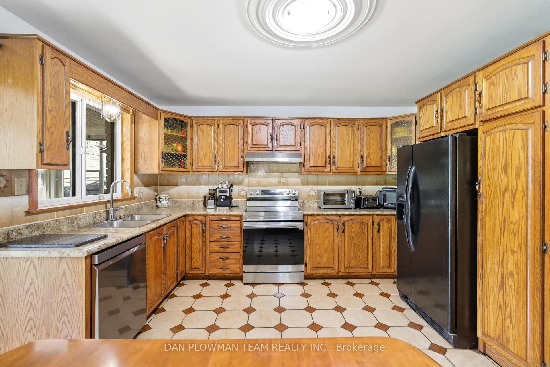 Photo 15 of 292 Gibbons Street, Oshawa, McLaughlin — HOMEH