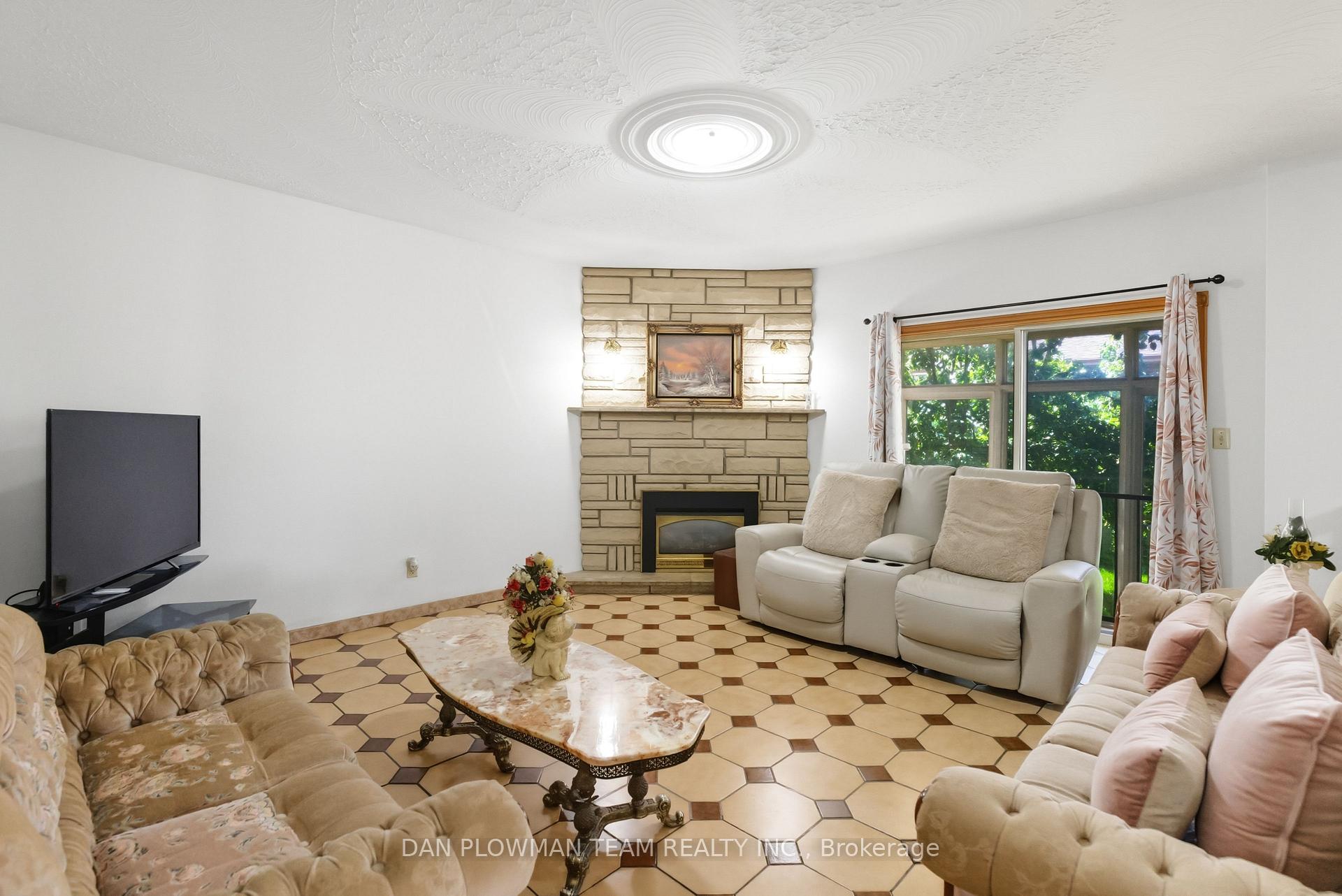 Photo 16 of 292 Gibbons Street, Oshawa, McLaughlin — HOMEH