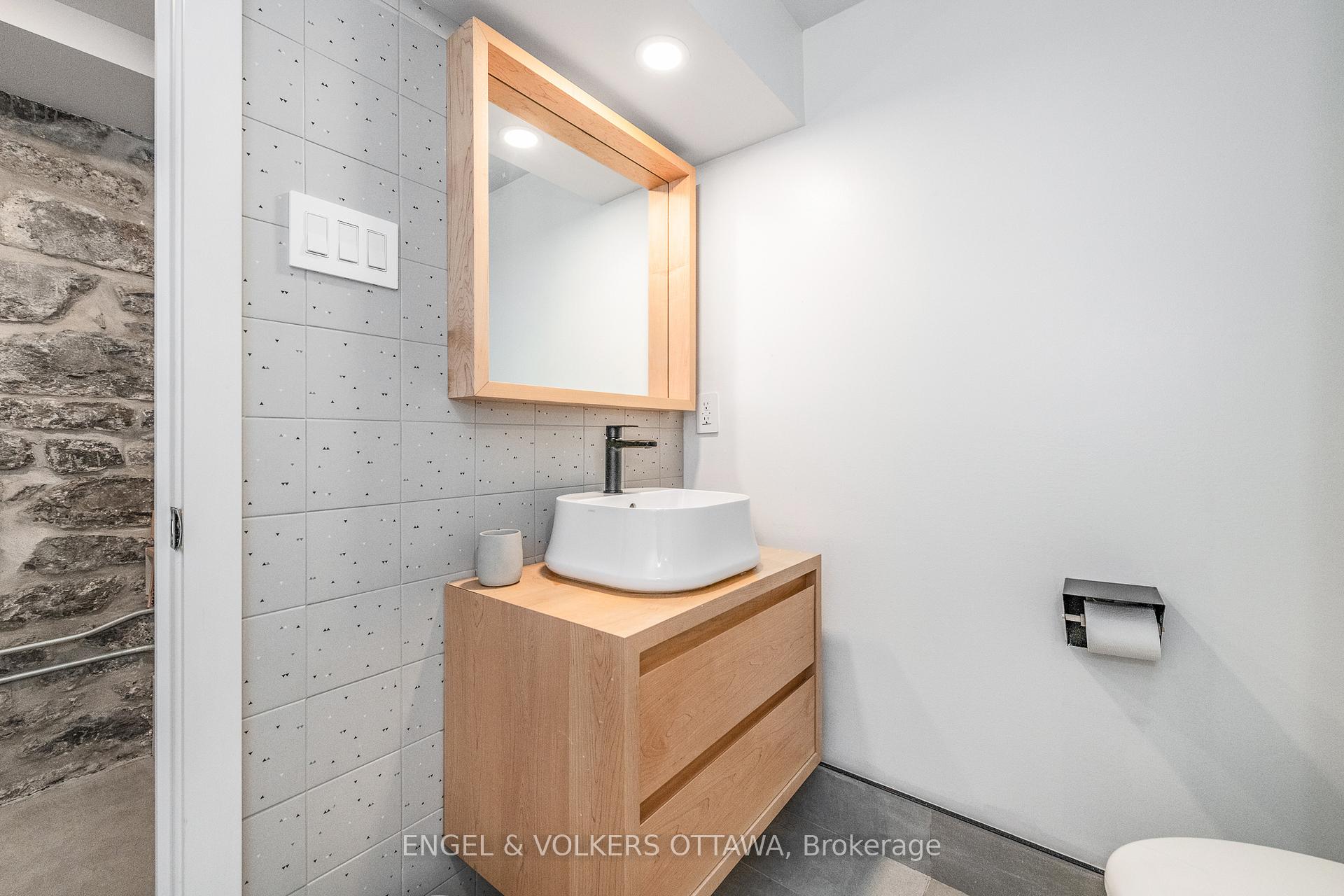 Photo 37 of 120 Frank Street, Ottawa, Ottawa Centre/Golden Triangle — HOMEH
