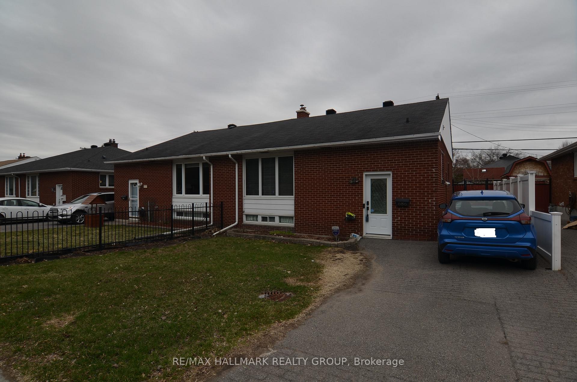 Photo 2 of 686 Cummings Avenue, Ottawa, Castle Heights/Rideau High — HOMEH