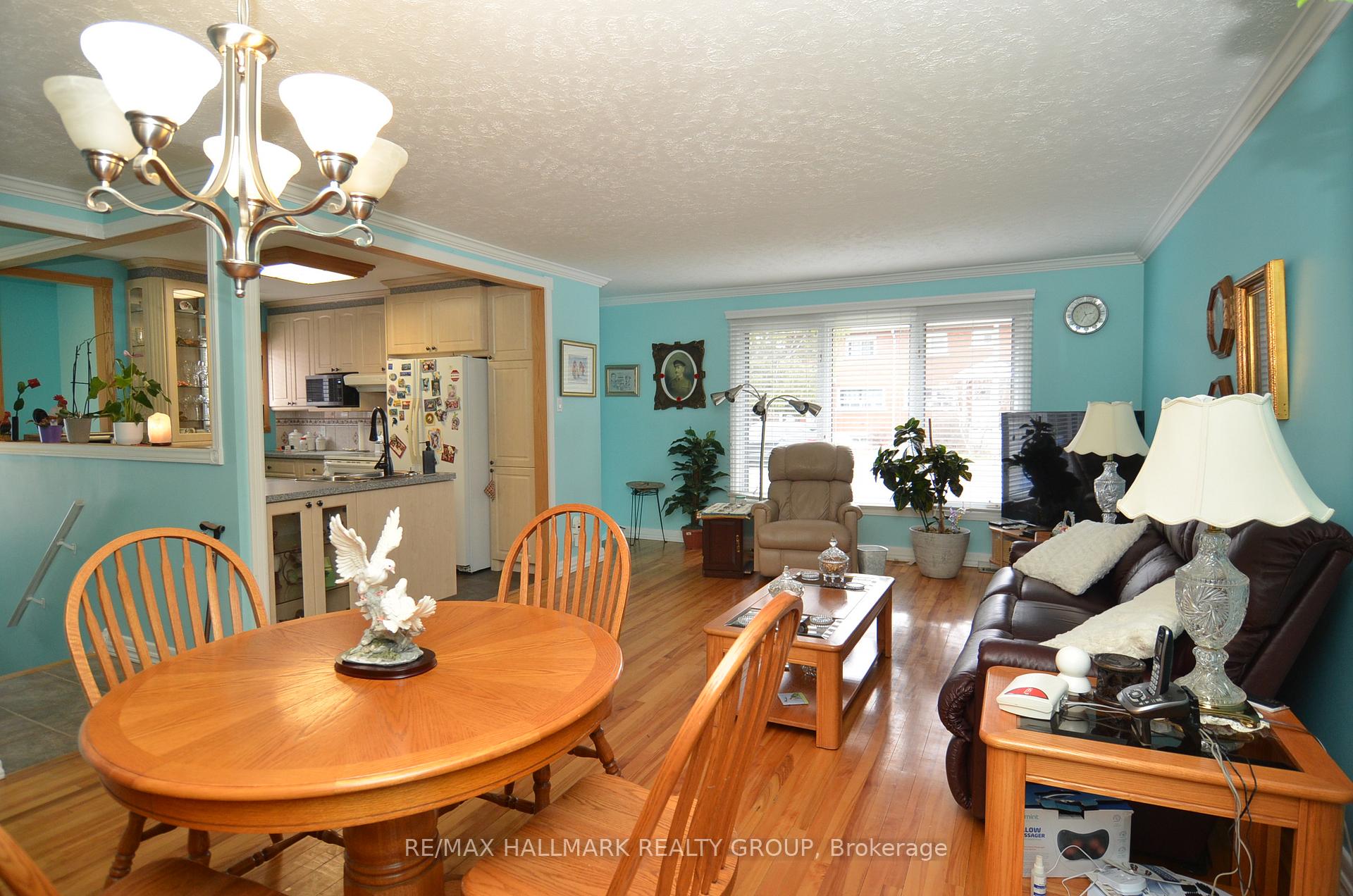 Photo 5 of 686 Cummings Avenue, Ottawa, Castle Heights/Rideau High — HOMEH
