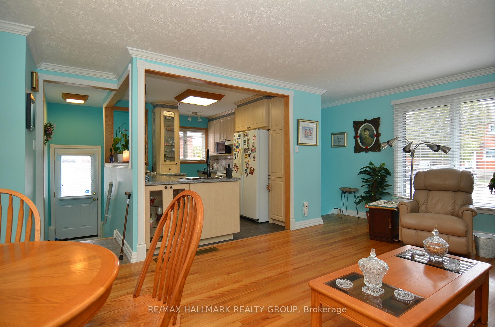 Photo 7 of 686 Cummings Avenue, Ottawa, Castle Heights/Rideau High — HOMEH