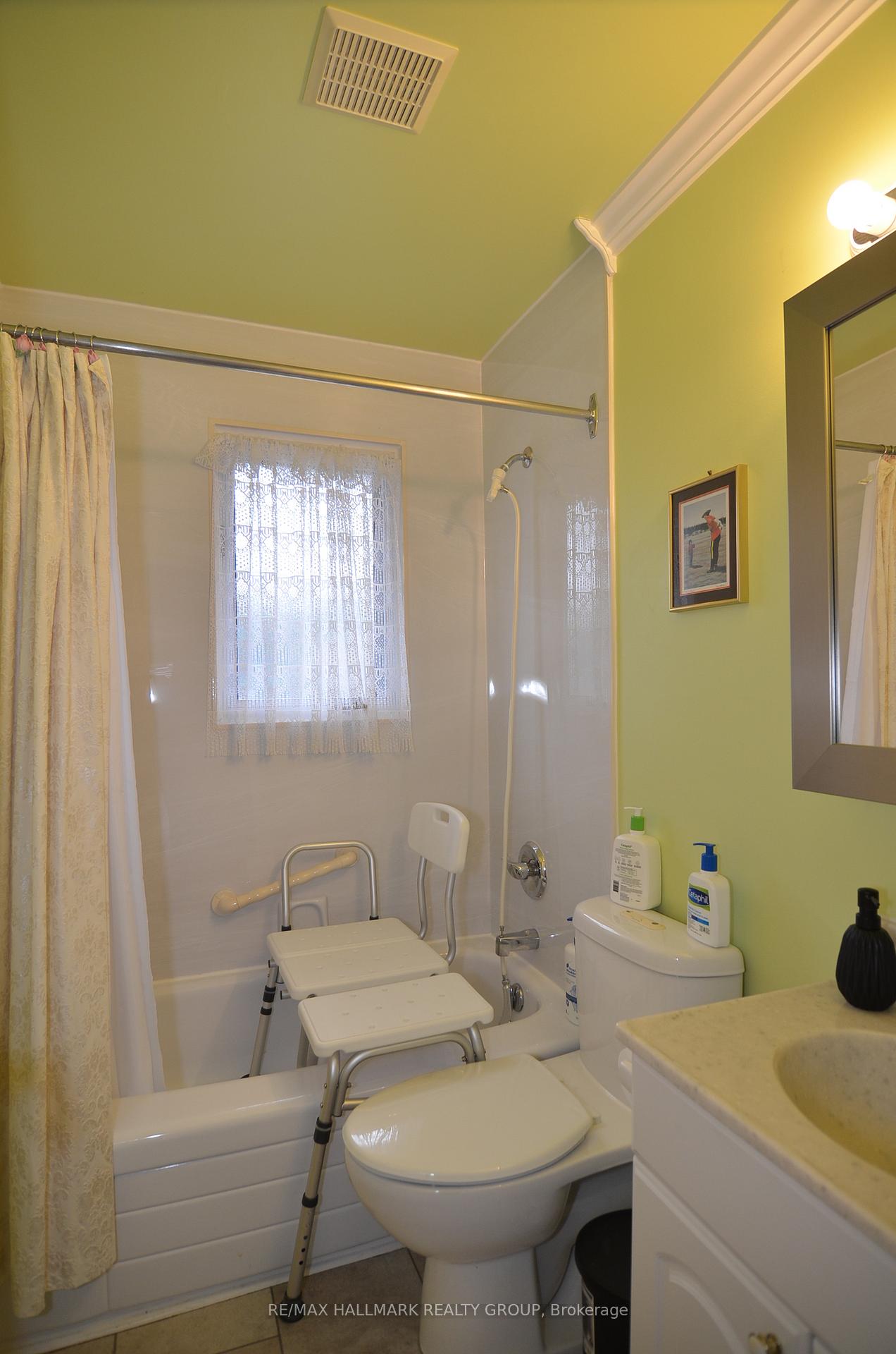 Photo 11 of 686 Cummings Avenue, Ottawa, Castle Heights/Rideau High — HOMEH