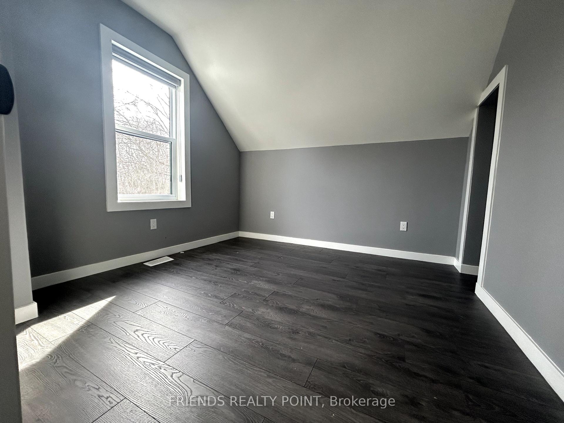 Photo 5 of Unit 2, 101 Coldwater Road W, Orillia — HOMEH