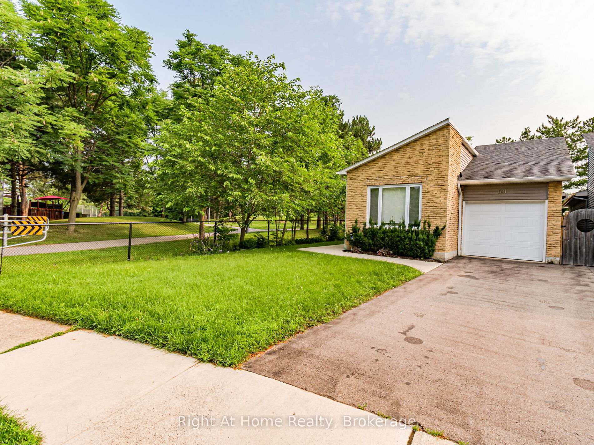 Front of 581 Beaver Court