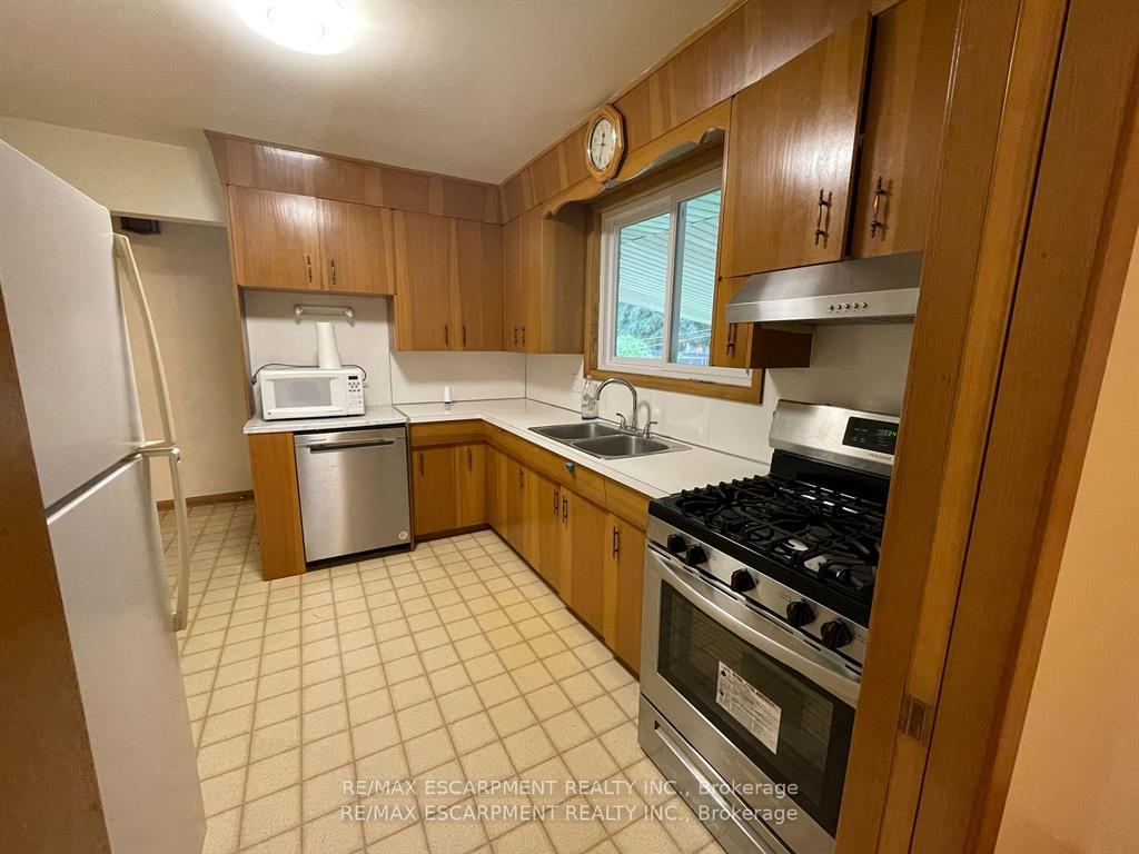 Photo 3 of 4327 Mitchell Avenue, Niagara Falls, Morrison — HOMEH