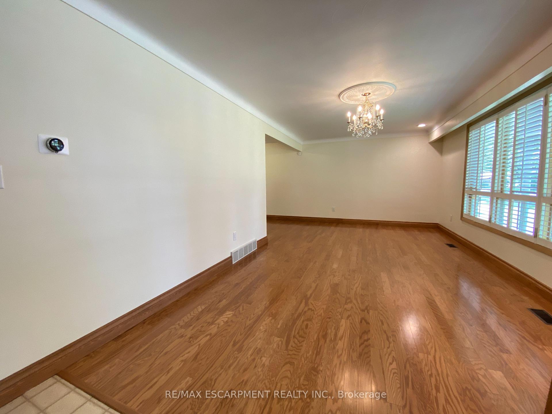 Photo 4 of 4327 Mitchell Avenue, Niagara Falls, Morrison — HOMEH