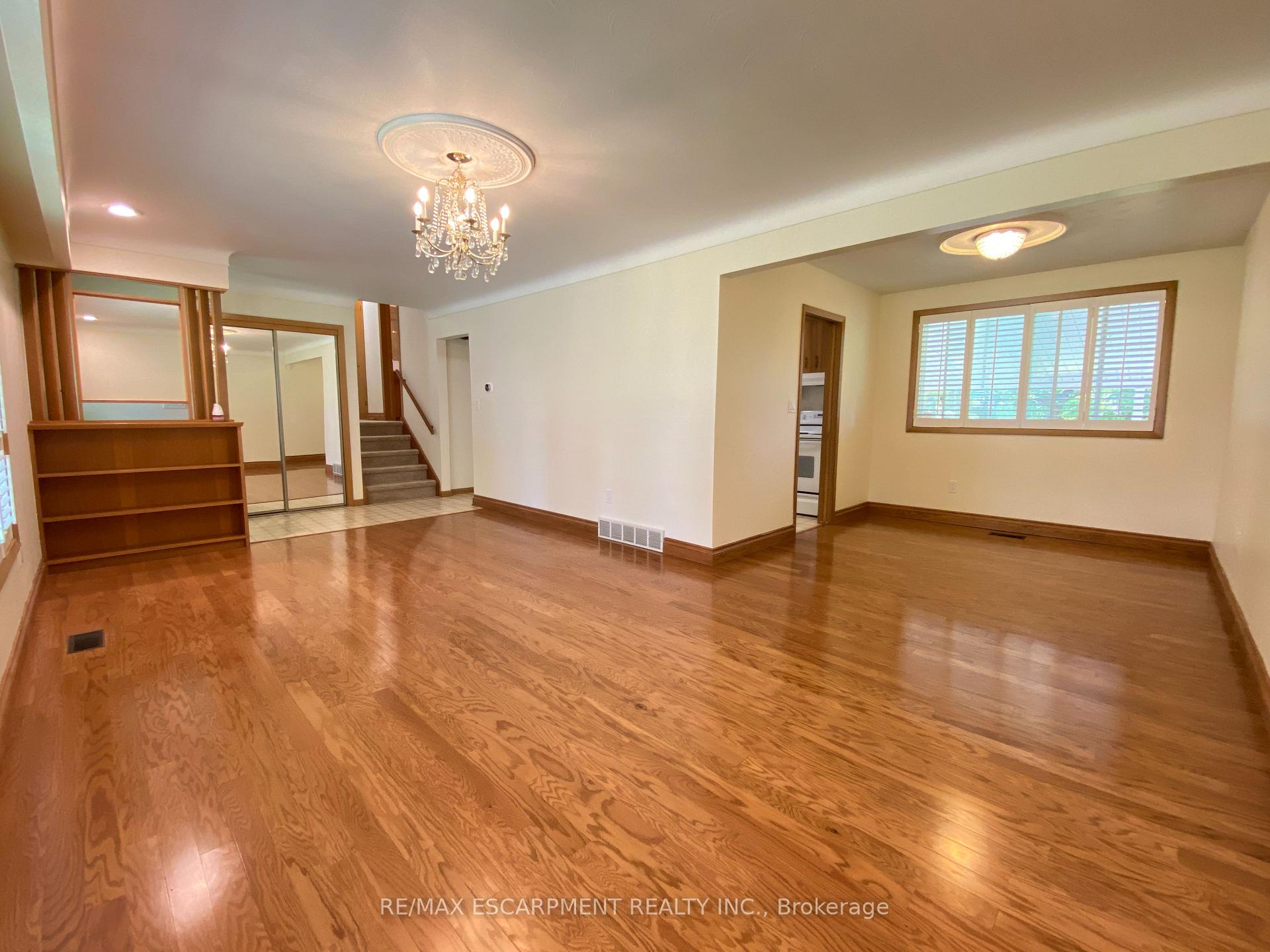 Photo 5 of 4327 Mitchell Avenue, Niagara Falls, Morrison — HOMEH