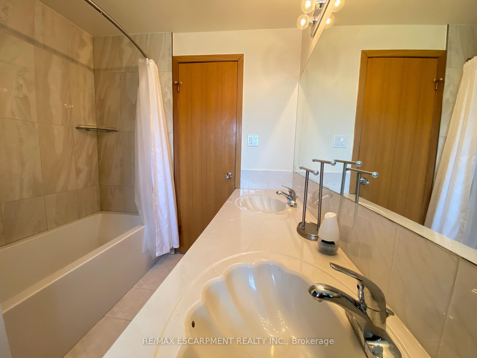 Photo 10 of 4327 Mitchell Avenue, Niagara Falls, Morrison — HOMEH