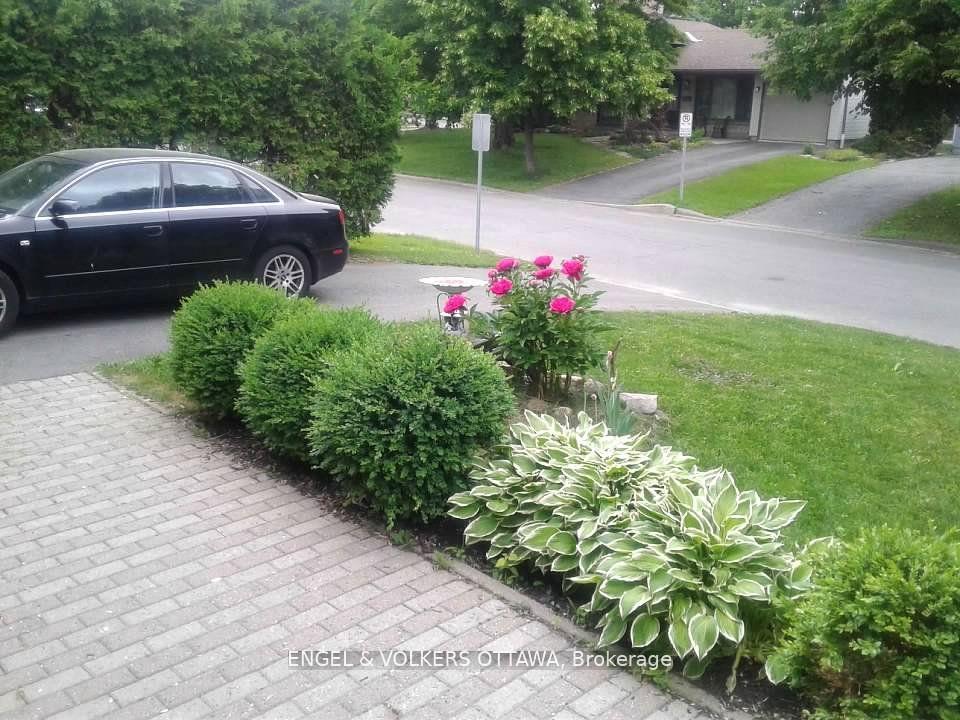 Photo 3 of 1266 Alloway Crescent, Ottawa, Carson Meadows — HOMEH