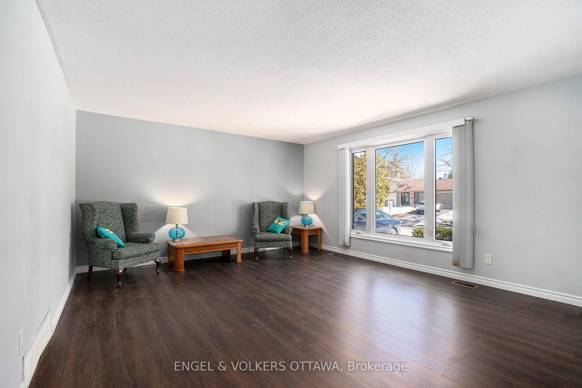 Photo 5 of 1266 Alloway Crescent, Ottawa, Carson Meadows — HOMEH